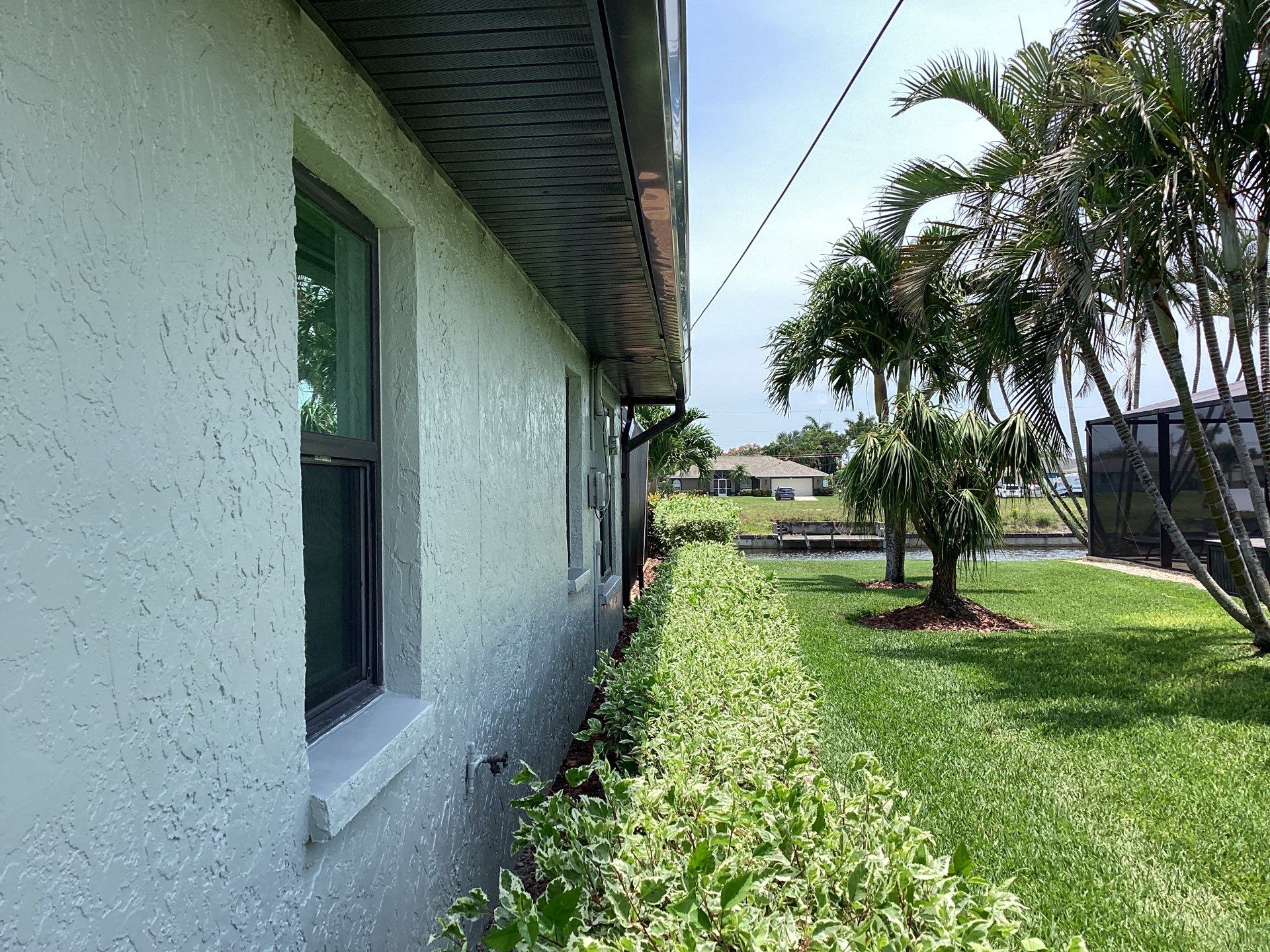 Bronze Seamless Gutters using 6 Inch Seamless Gutters in Cape Coral by Gutter Professors