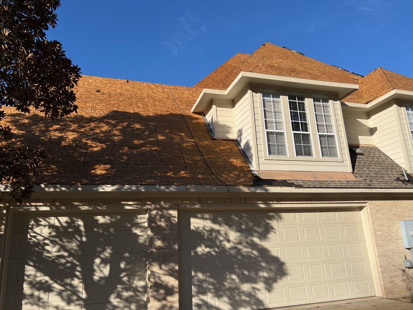 Landmark Moire Black by First Out Roofing 