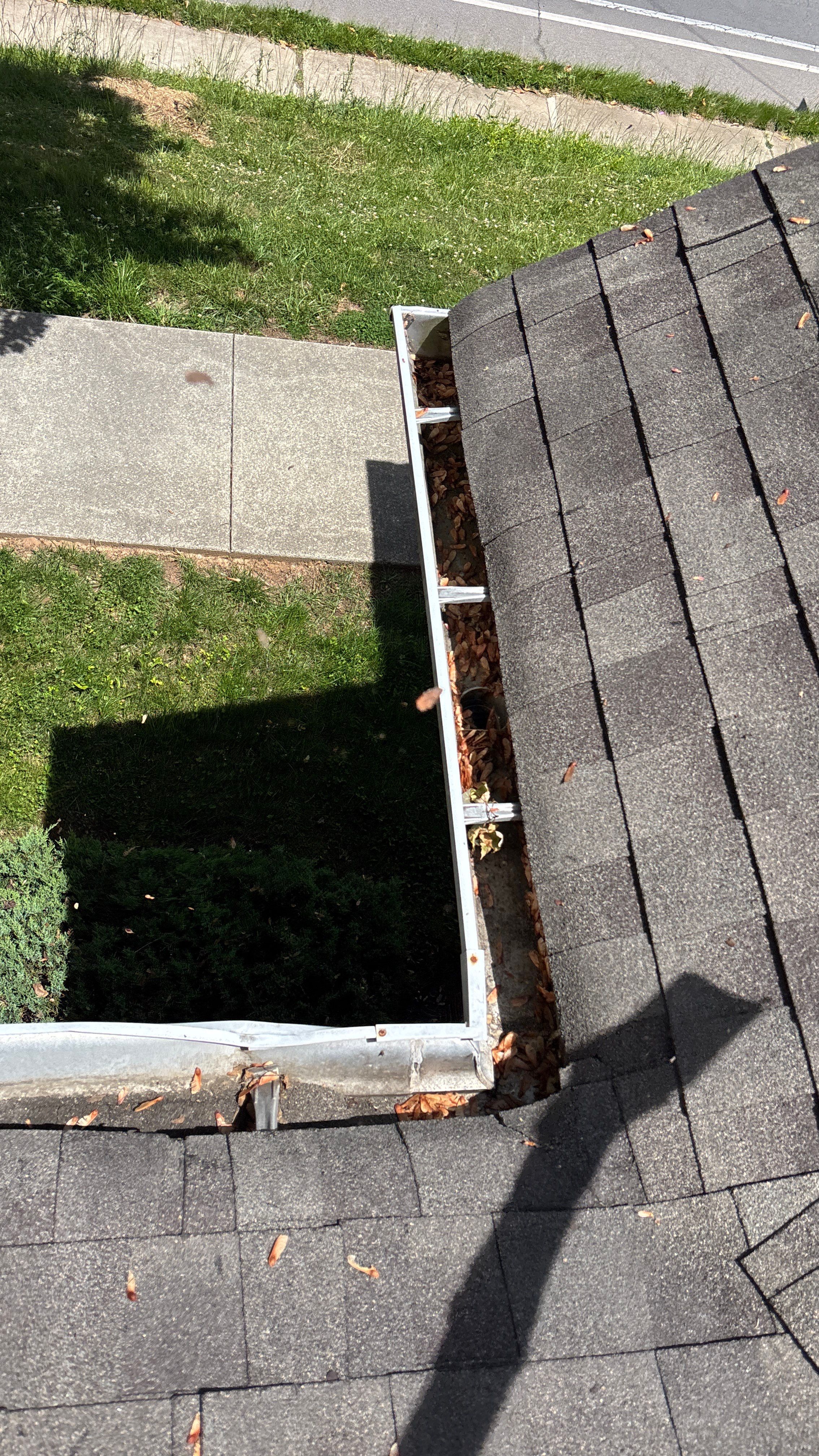 HOA gutter cleaning before