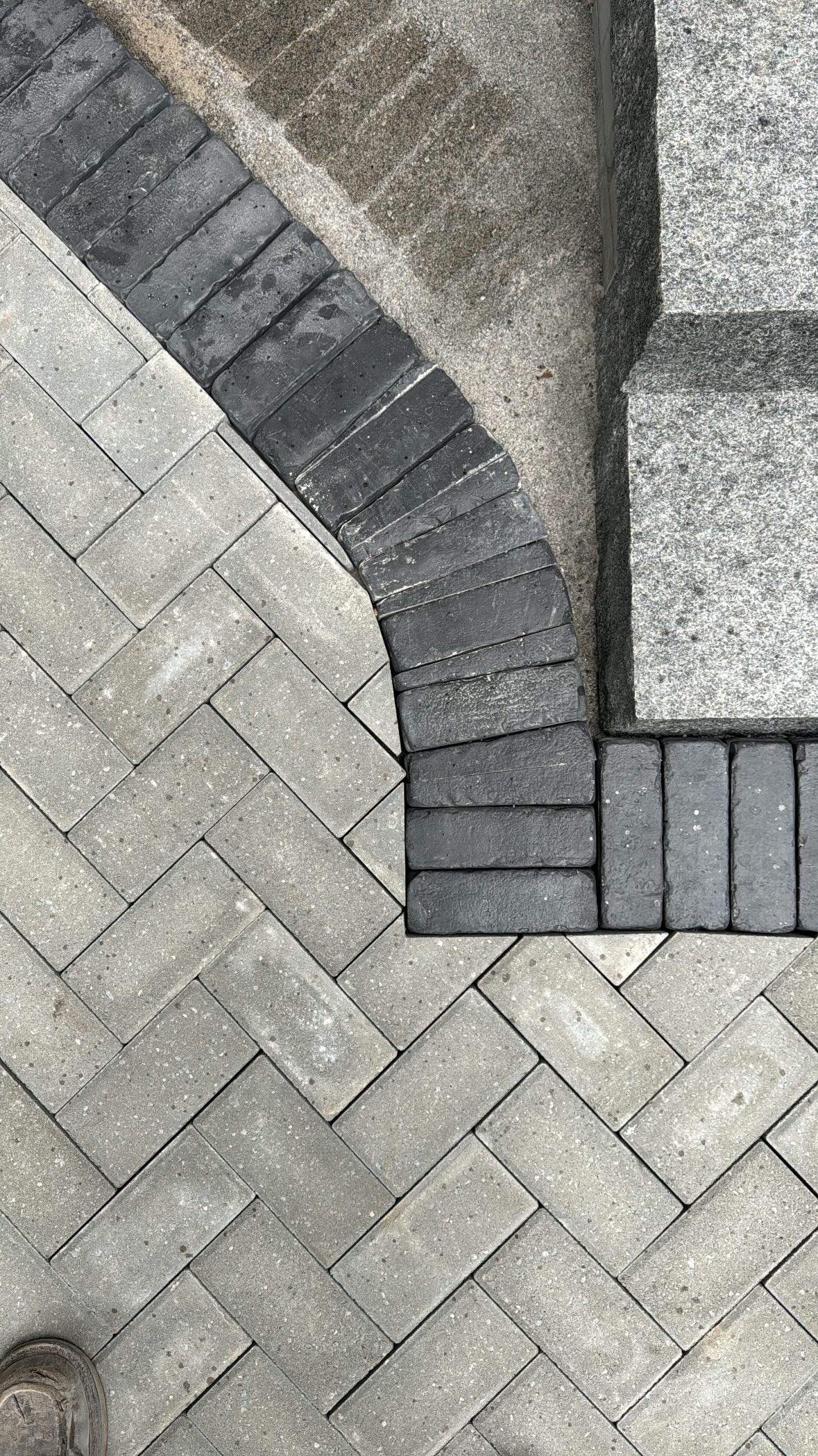 Patio  by Sota landscaping