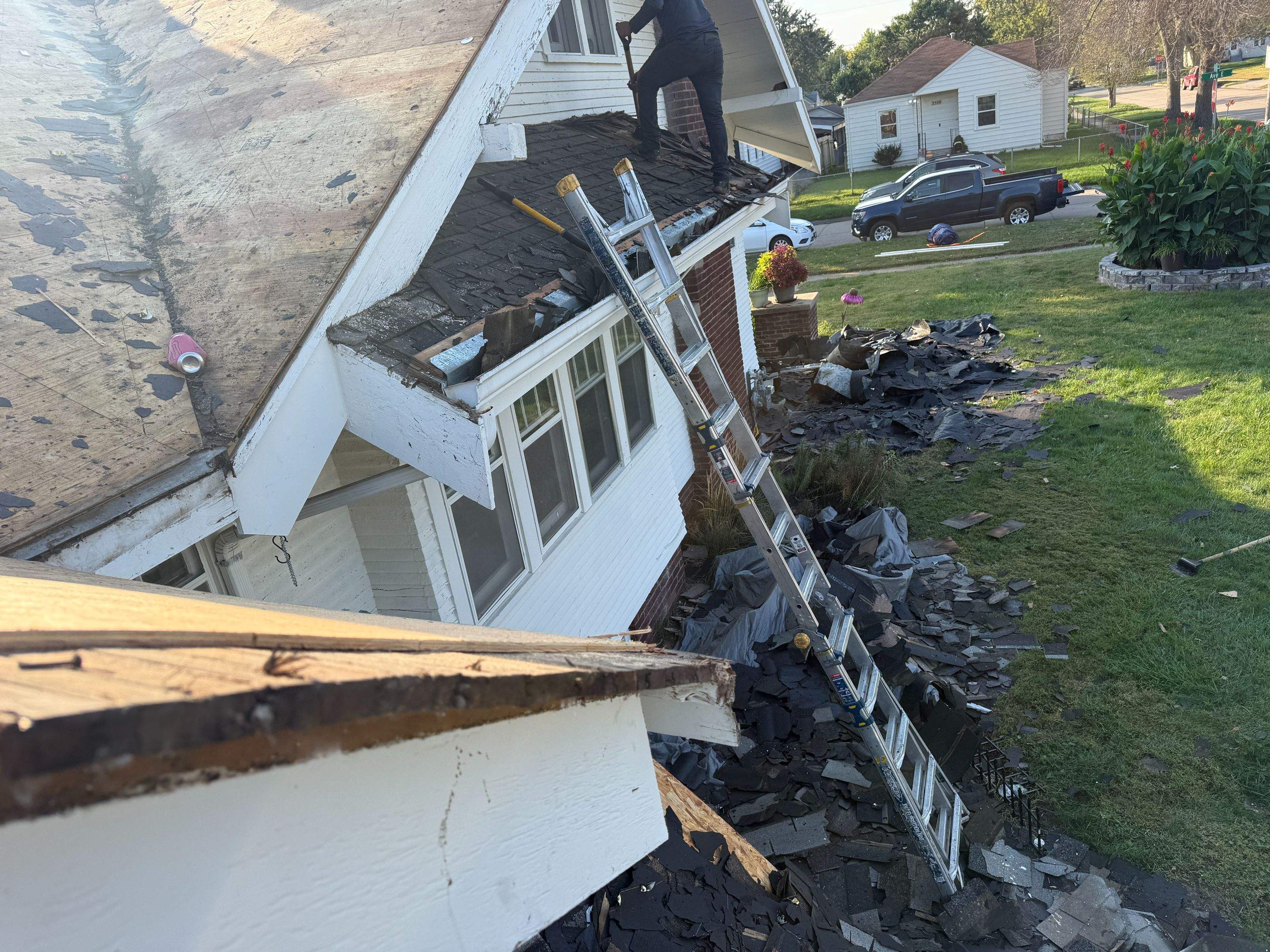 Full Residential Roof Replacement and Detached Garage Roofing in Council Bluffs by Star Home