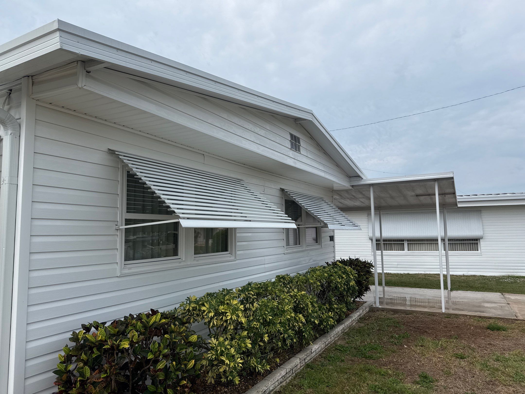 Mobile Home Soft Wash in Desoto/Tidevue Estates – Ellenton, FL by Sunshine AquaWash