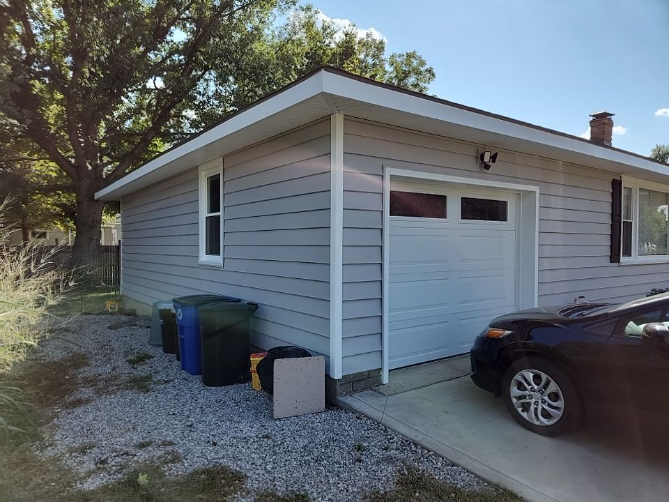 Siding Installation using Driftwood Craneboard D7 by EEC Windows, Siding & Roofing
