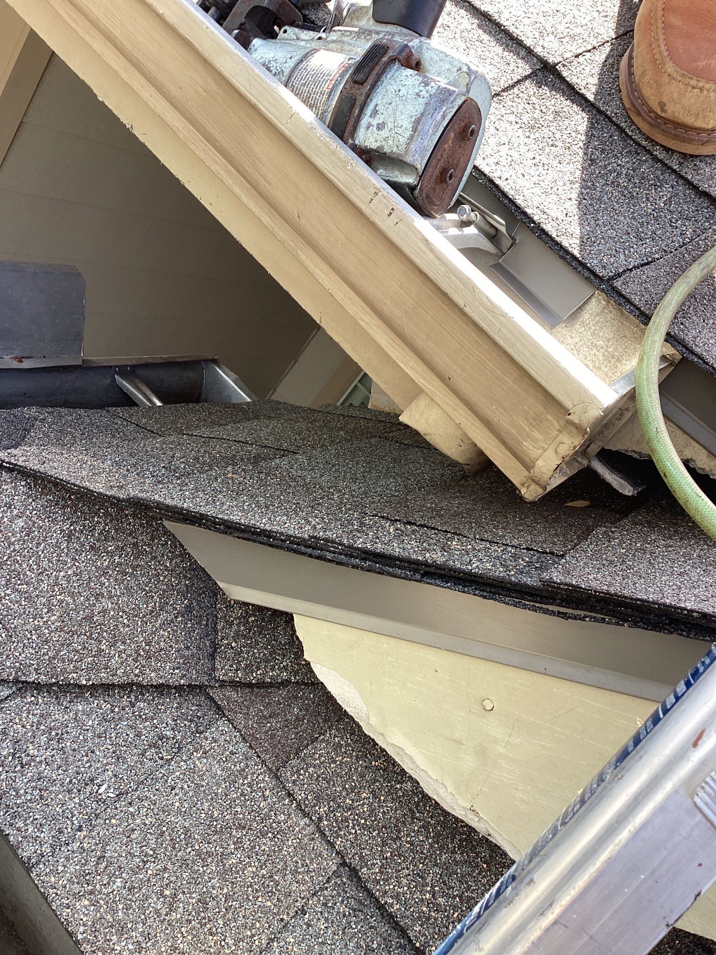 Residential Roofing Installation using Owen's Corning Duration (Lifetime) Shingles by Roof Repair Company