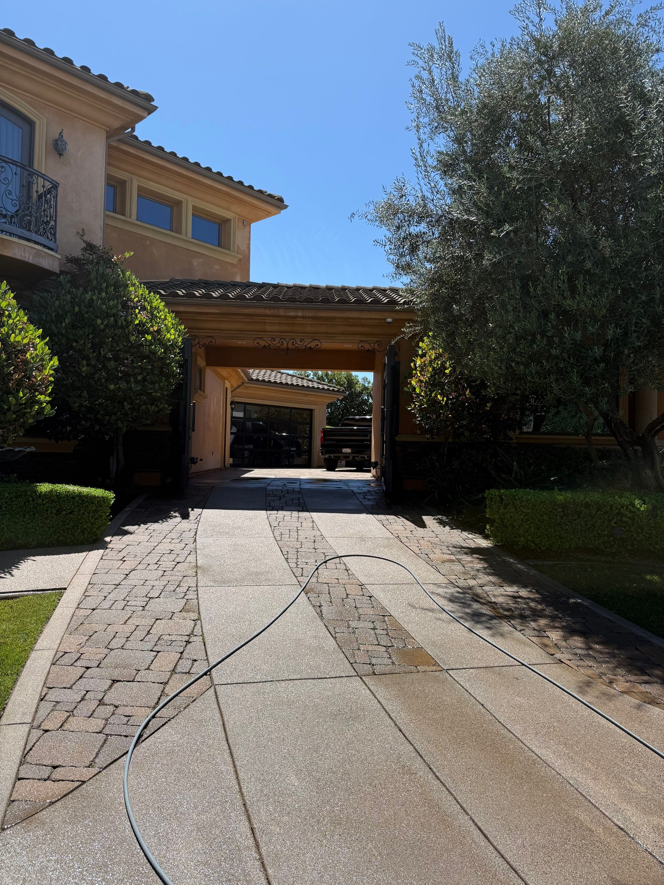 Mansion Exterior Pressure Washing by Pirate Pete’s Power Washing