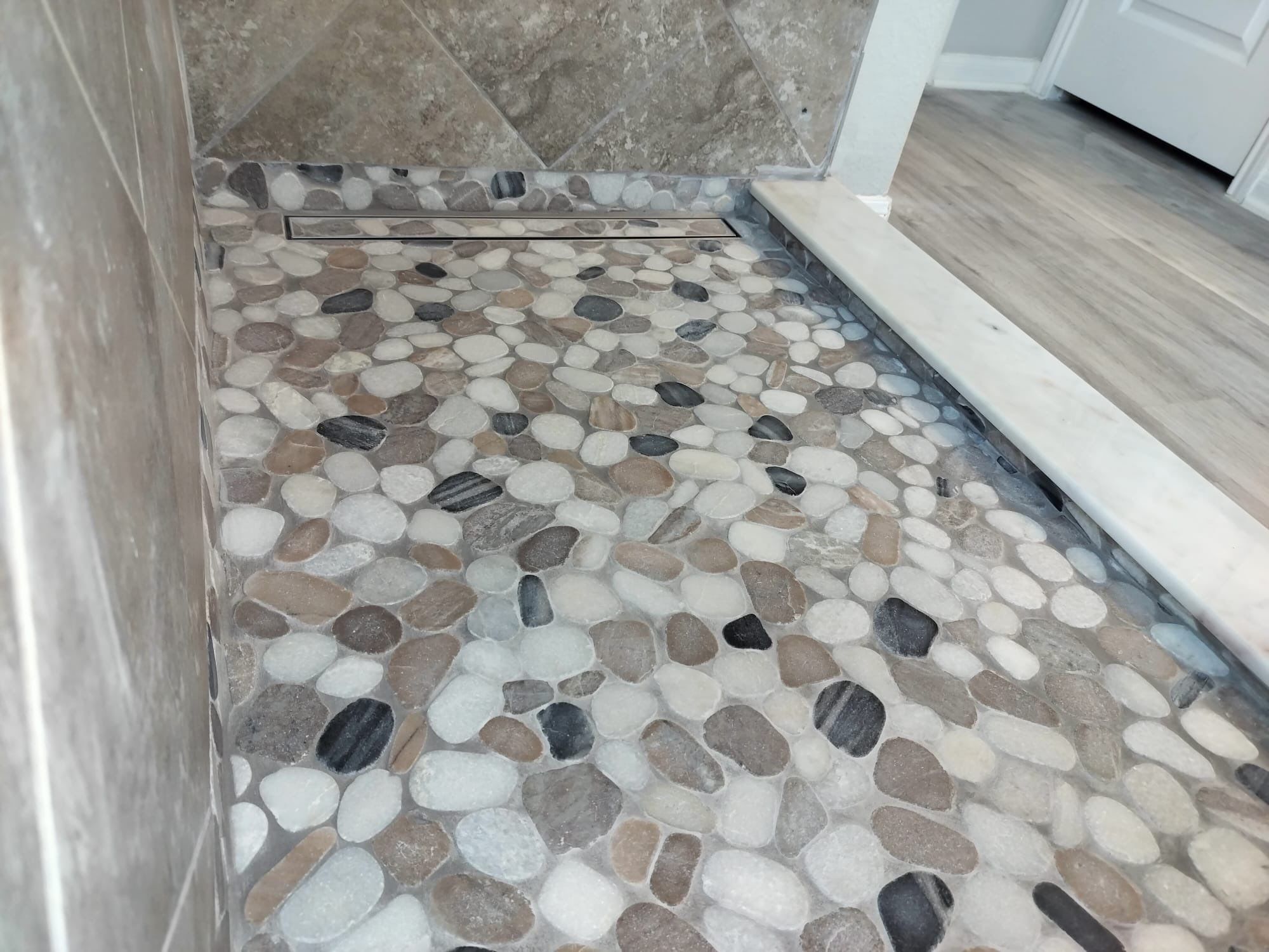 Master Bath Meets The Outdoors: Martha Acevedo's Custom Transformation! 🛁➡️🌳 by Texas Urban Elements