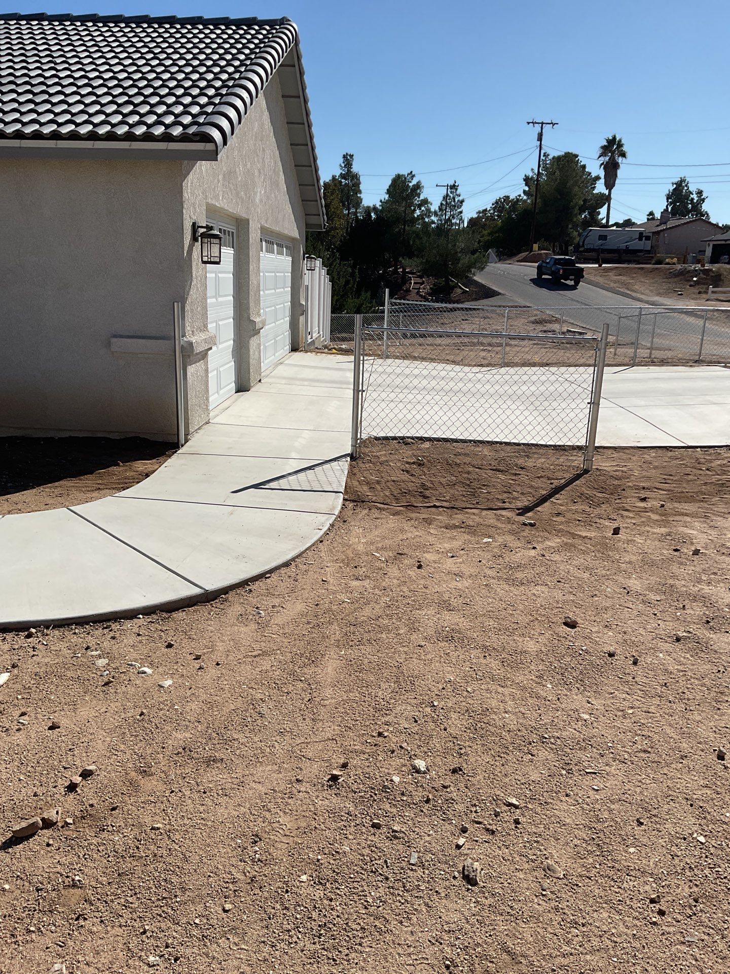 Fence Installation using chain -link by Fence Guys Inc.