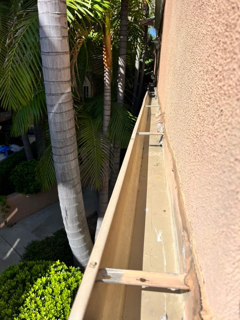 HOA Gutter Cleaning South Mentor Ave Pasadena by Palm Coast Solar Cleaning
