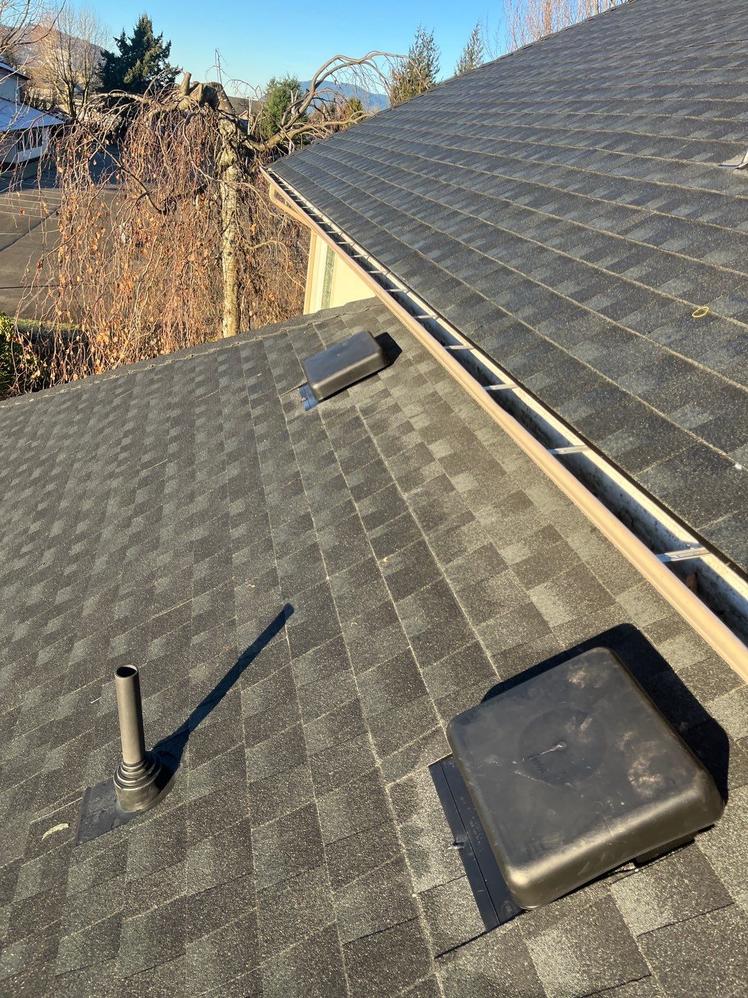 Residential Re-Roof using GAF timberline HDZ Charcoal by Top Notch Roofing Inc