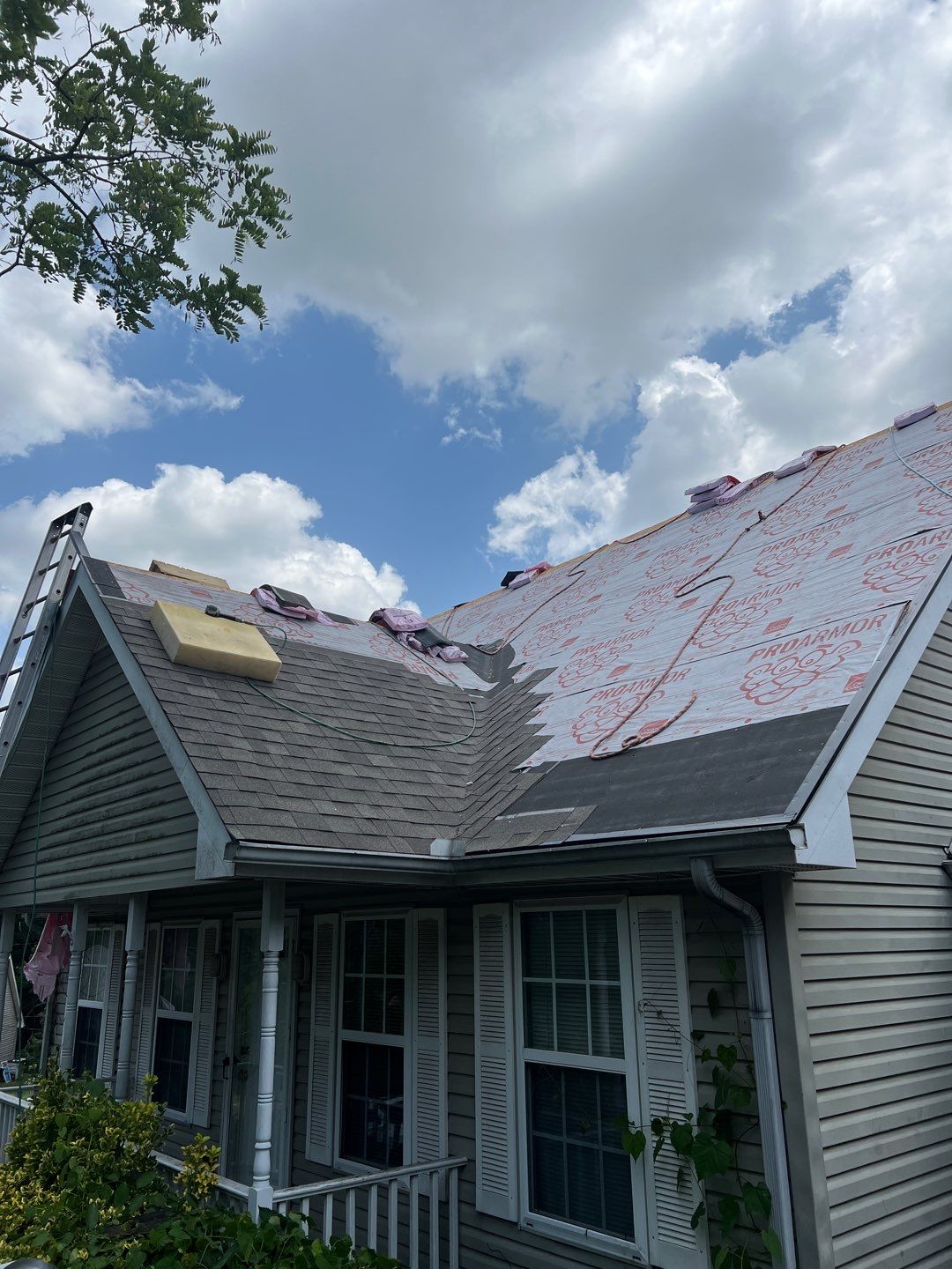 Residential Roofing Installation using Owens Corning Oakridge Roofing System by Undersun Roofing 