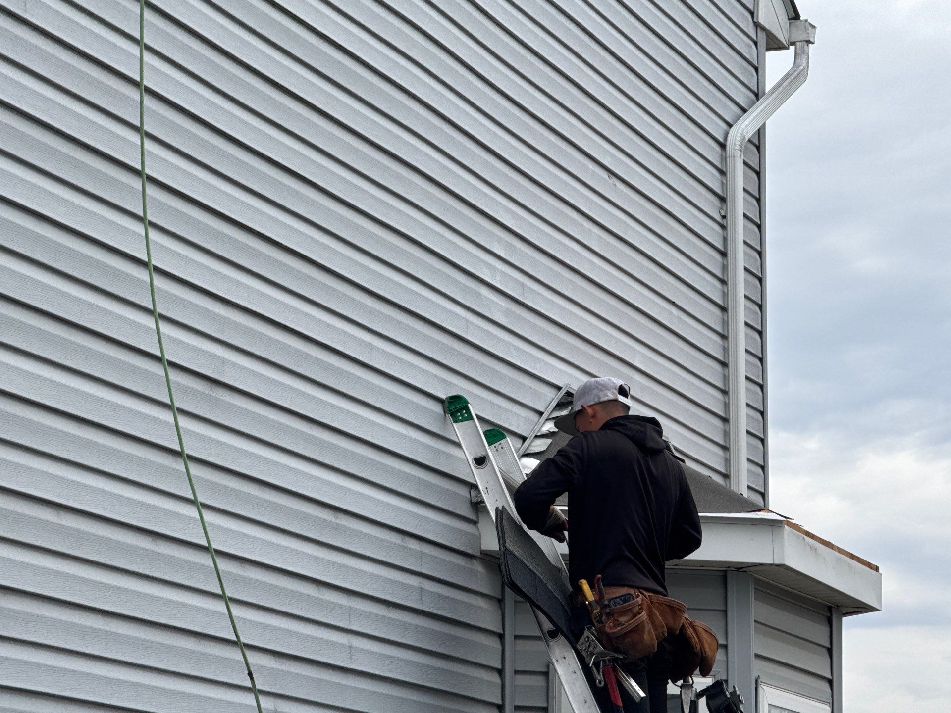 Residential Roofing Installation using certainteed landmark shingles by La Bendicion Contruction Llc