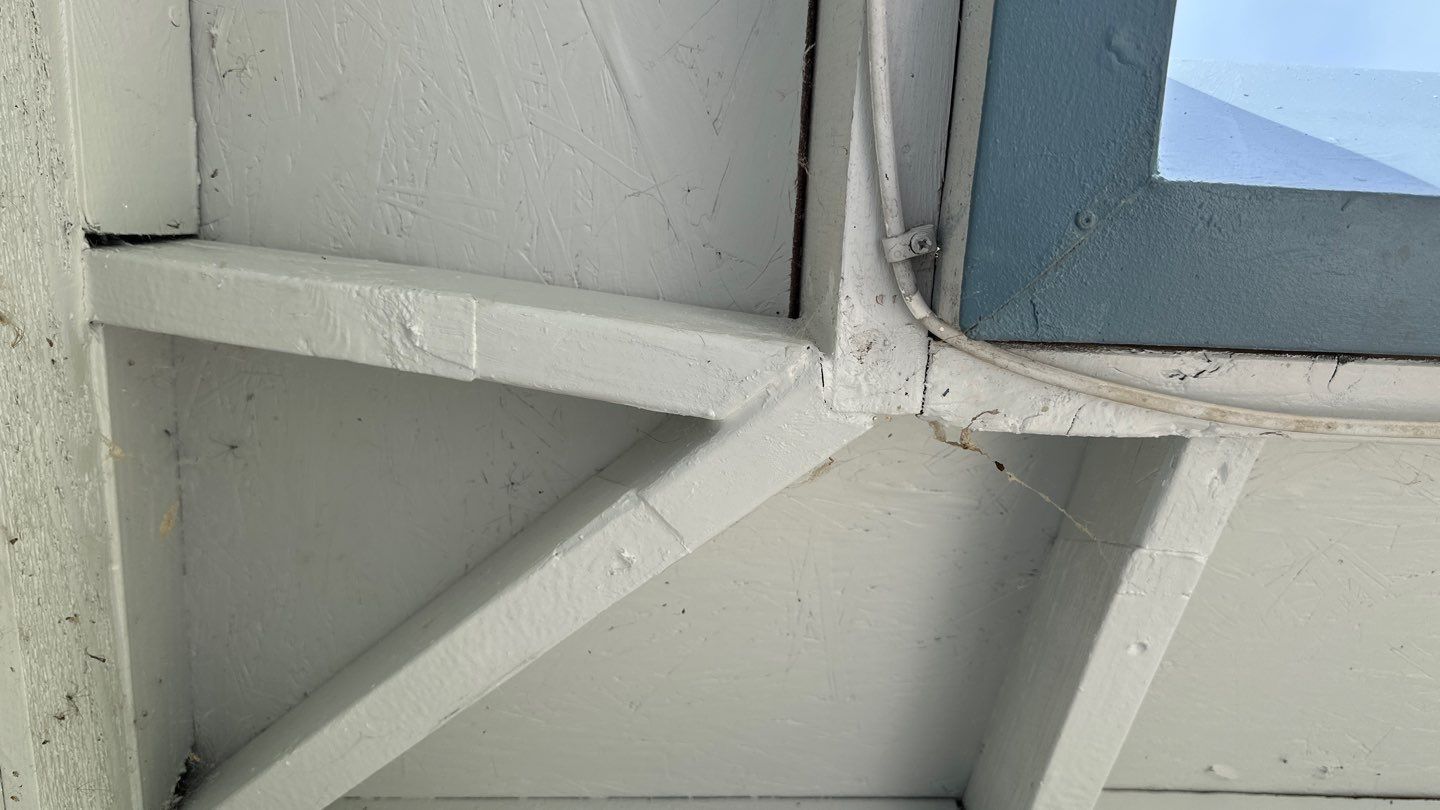 Single-ply roofing system on porch using TPO 60 mil by Straight Edge Roofing Inc