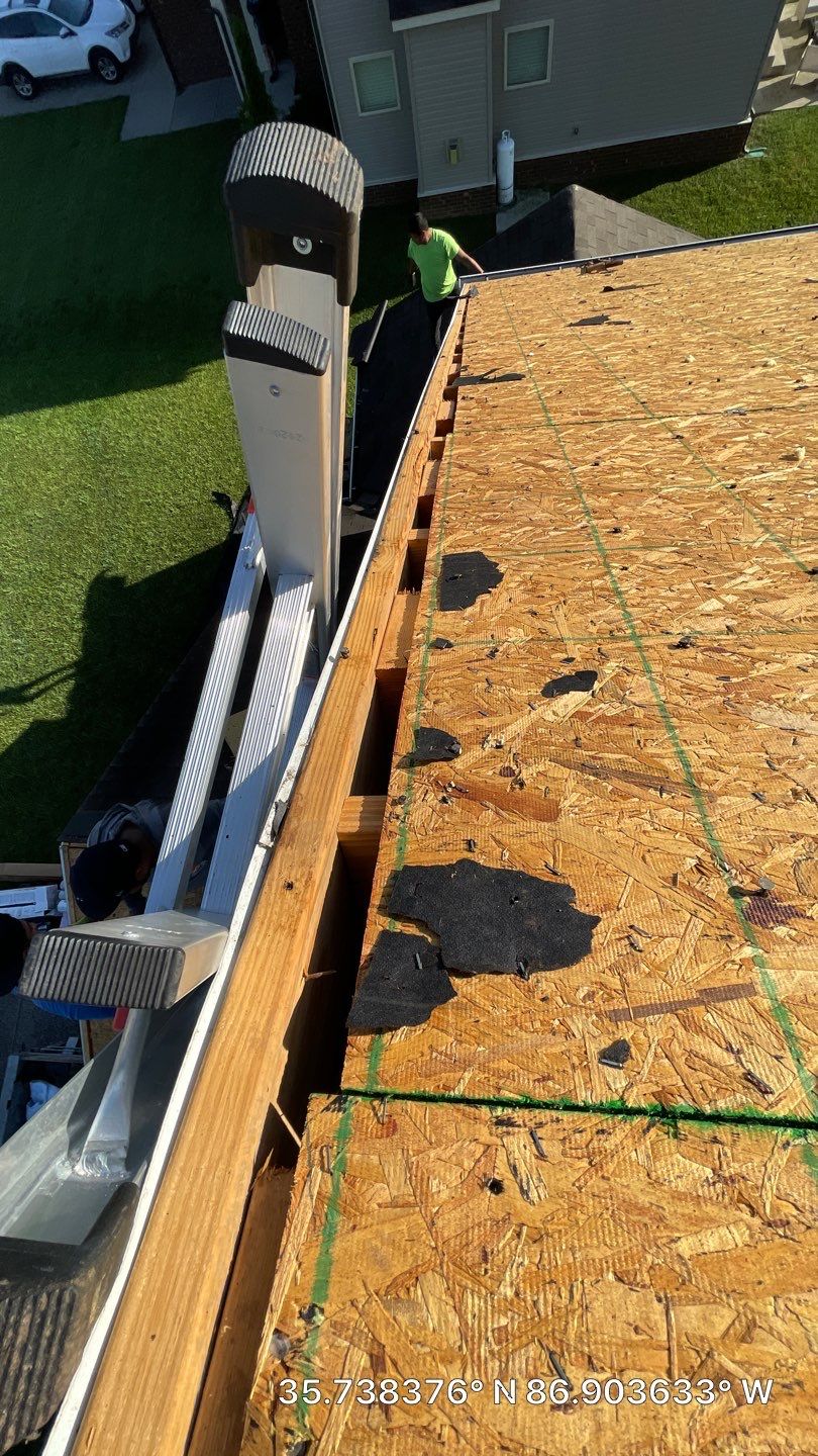Residential Roofing Installation using Owens Corning Oakridge Roofing System by Undersun Roofing 