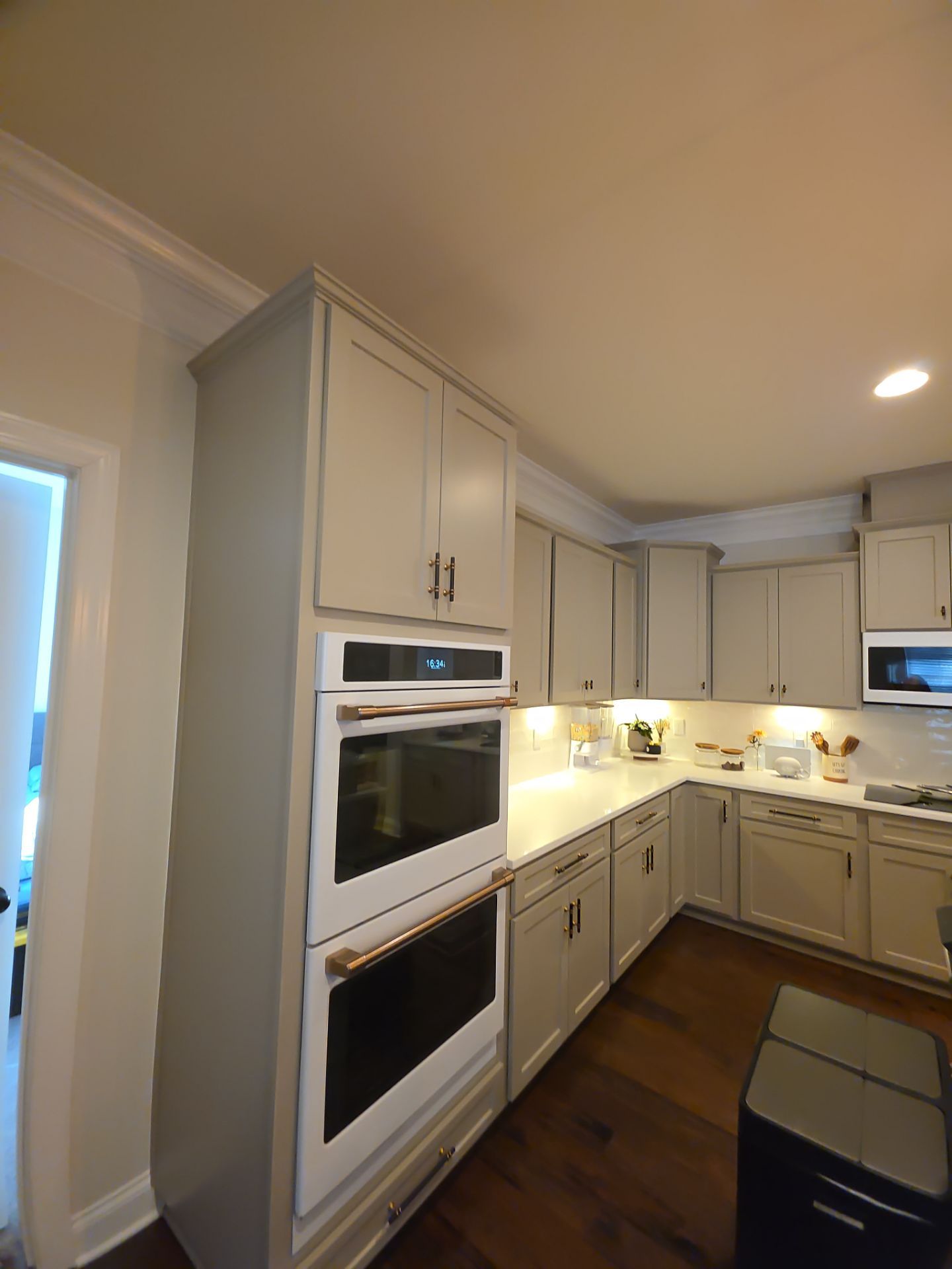 From Dated to Dazzling: A Bright Kitchen Transformation in Holly Springs by Elite Remodeling and Design LLC