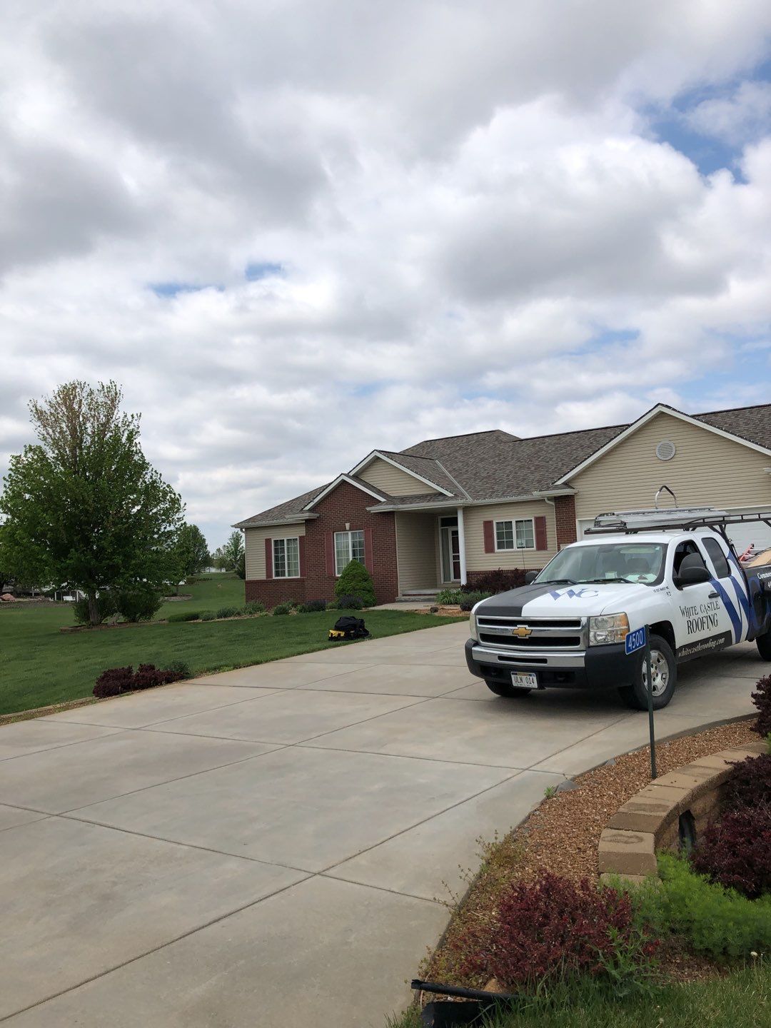Residential Re-Roof using Landmark Shingles by White Castle Roofing