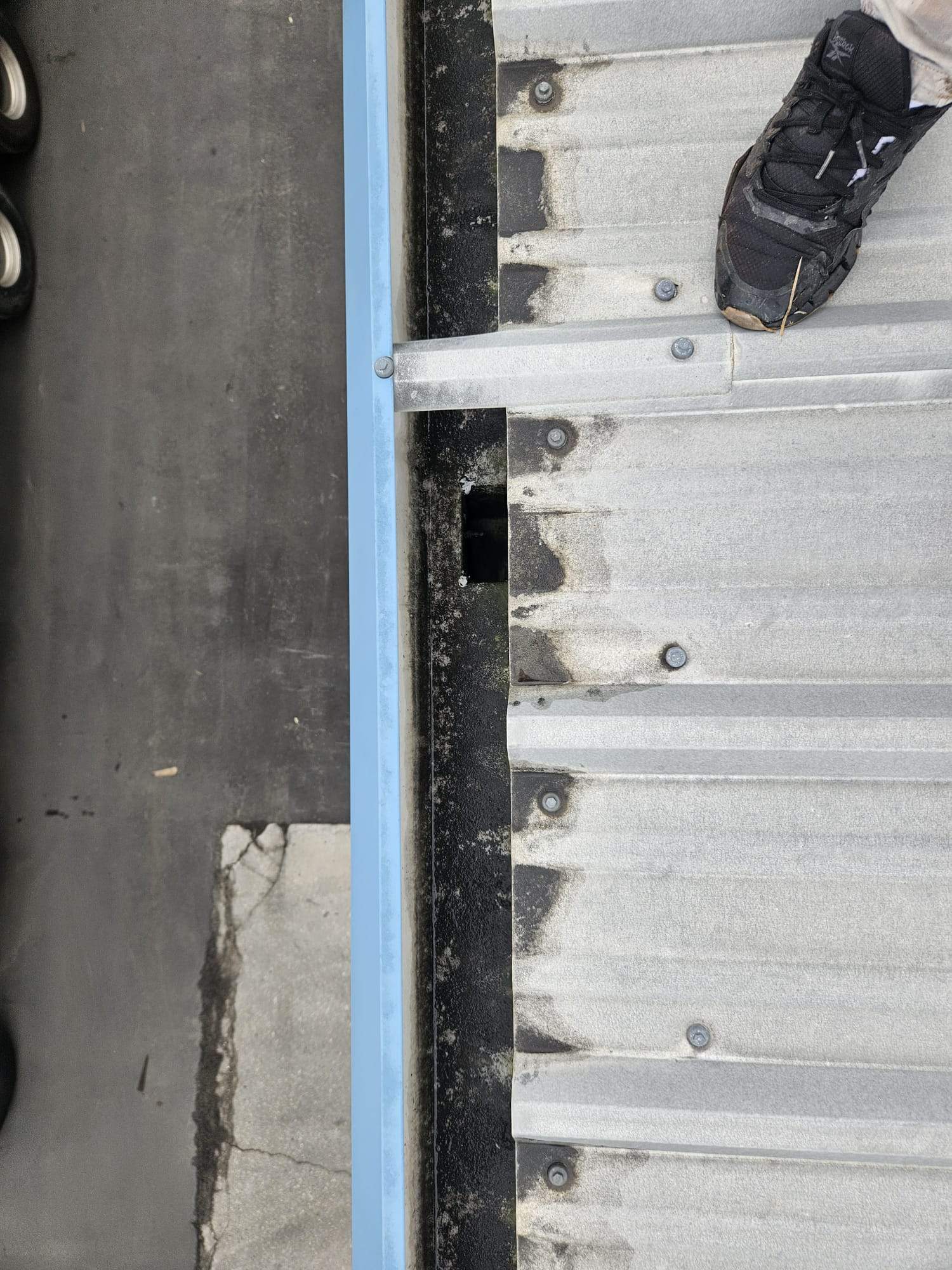 Clean Gutters and Seal Seams in Lakeland FL by Gutter Professors