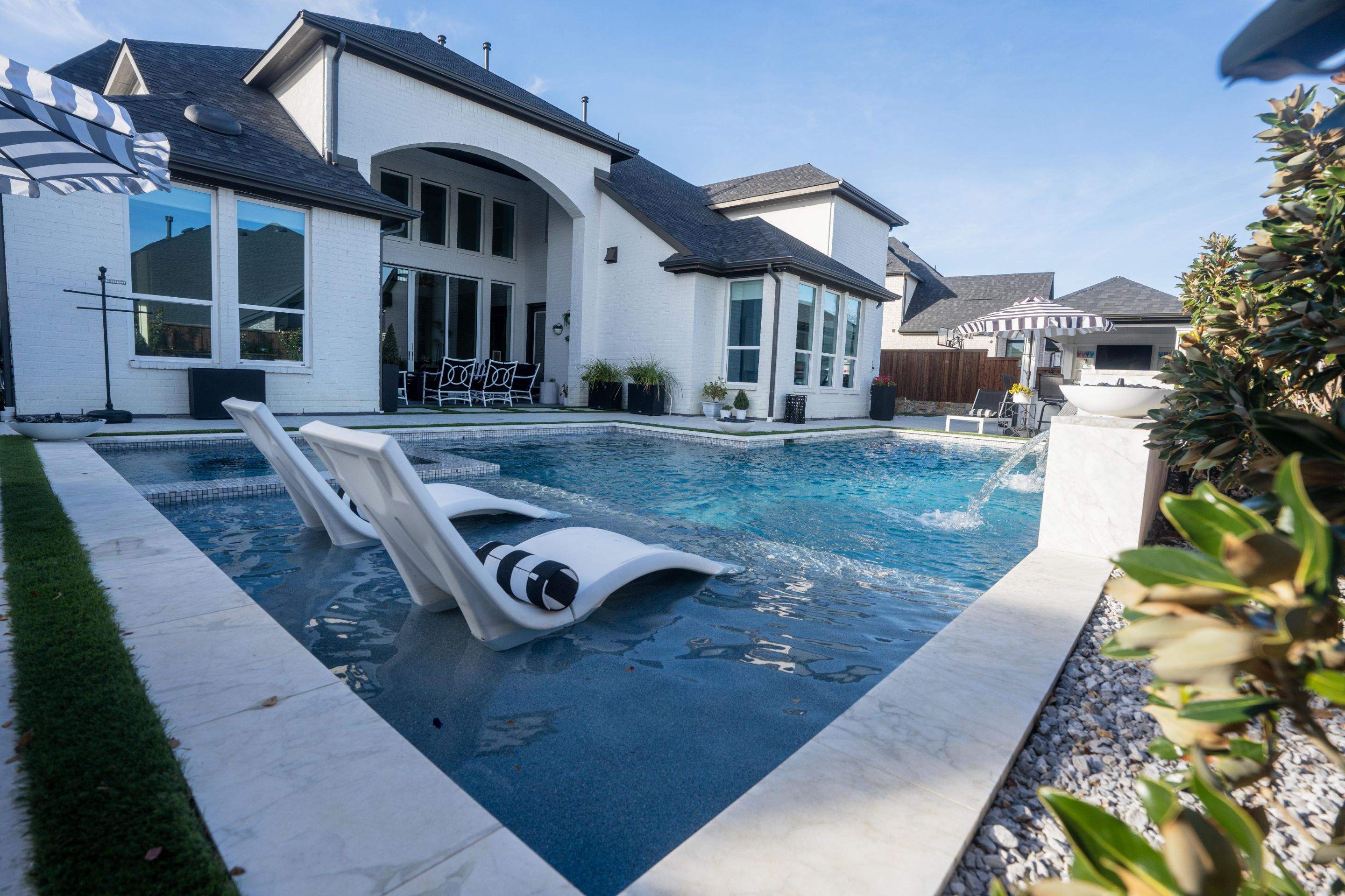 Pool with Large Sun Shelf and Spa by Pinnacle Pools and Spas - DFW