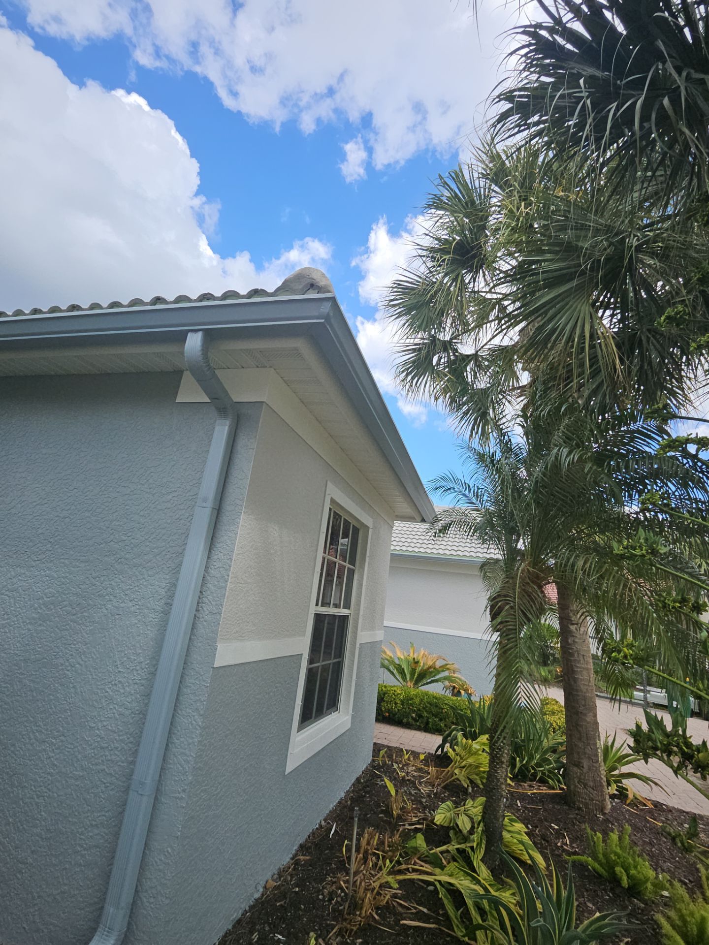 6-inch K-style Seamless Gutters and Splash Guard in Grey Color in Naples FL by Gutter Professors