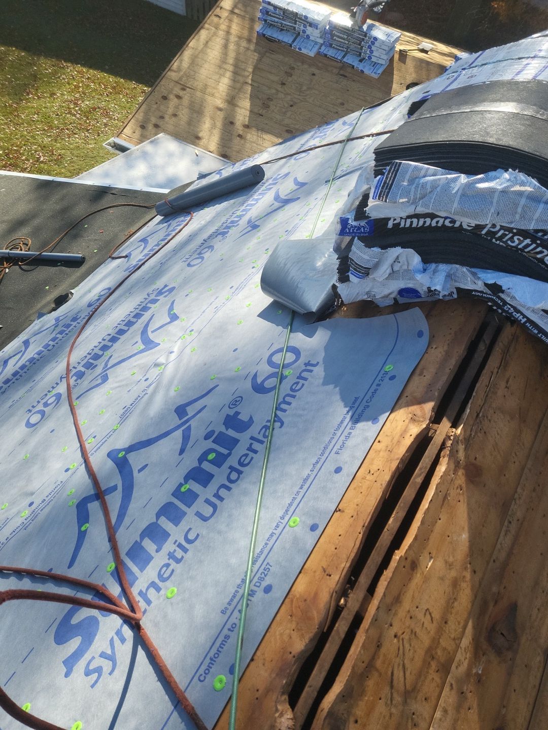 ATLAS PINNACLE COLOR: BLACK SHADOW DRIP EDGE: WHITE by Eagle Eye Roofing