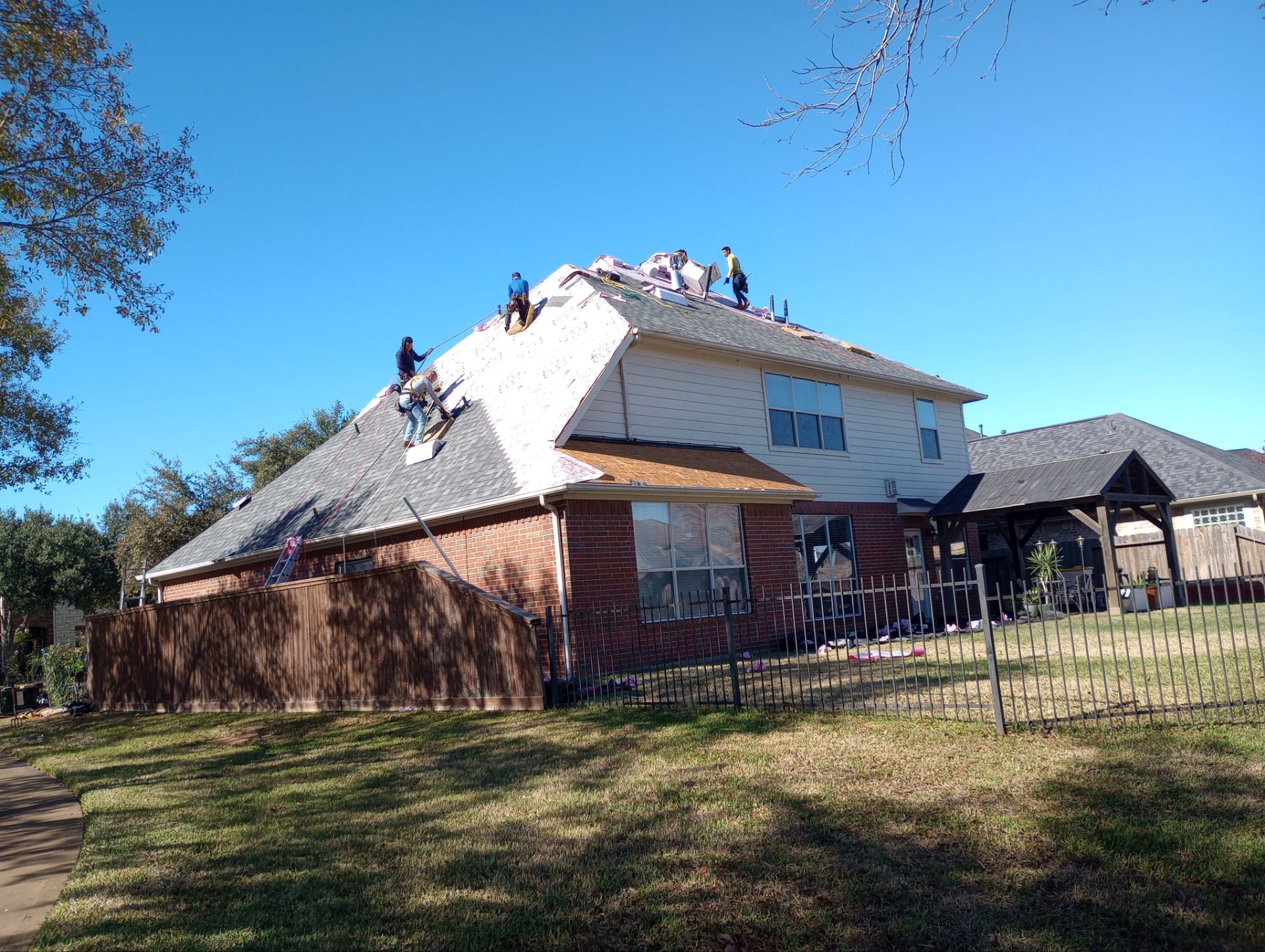 Residential Roofing Installation using Owen's Corning Duration (Lifetime) Shingles by Roof Repair Company