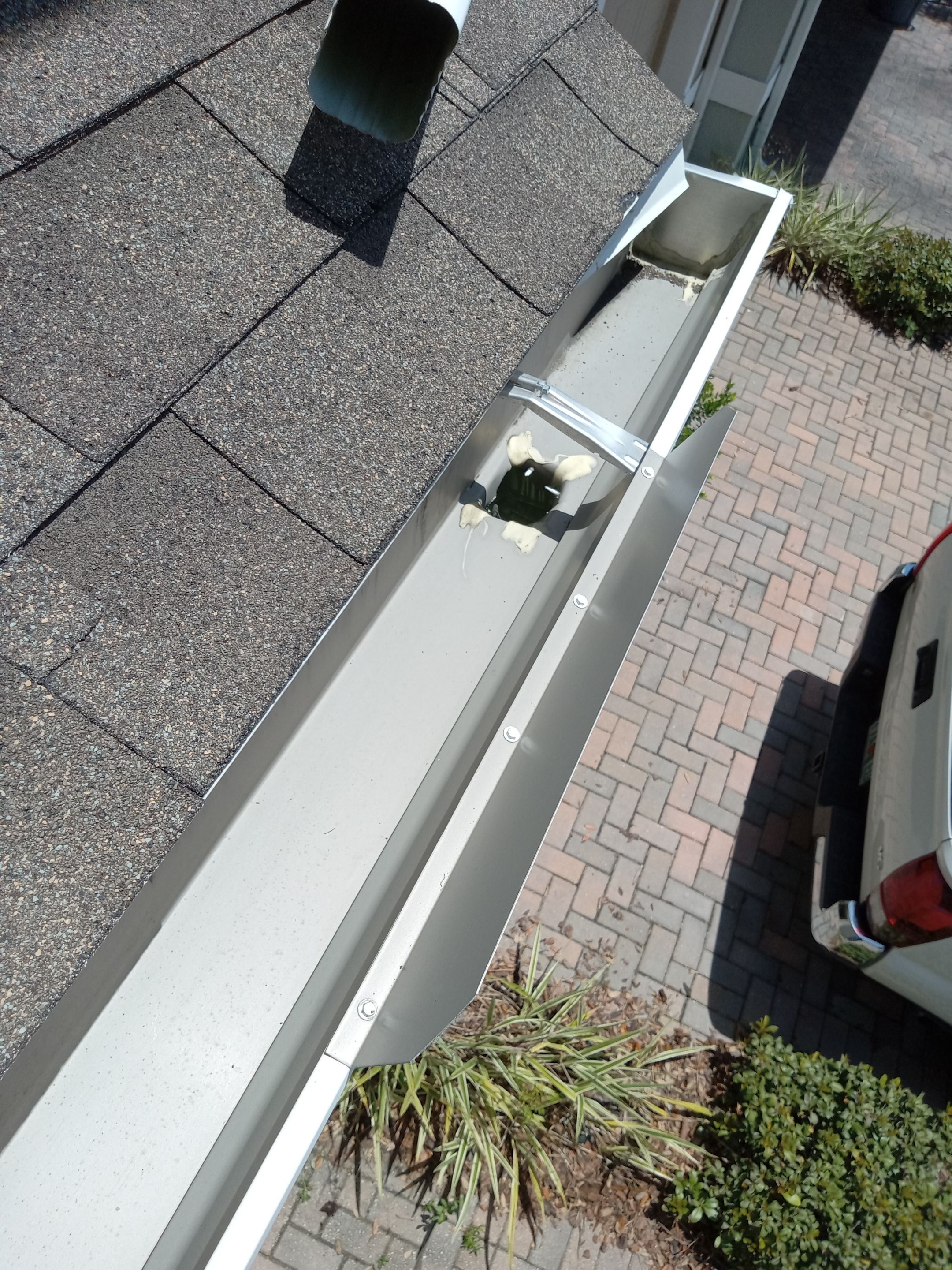 HOA gutter cleaning after photo.