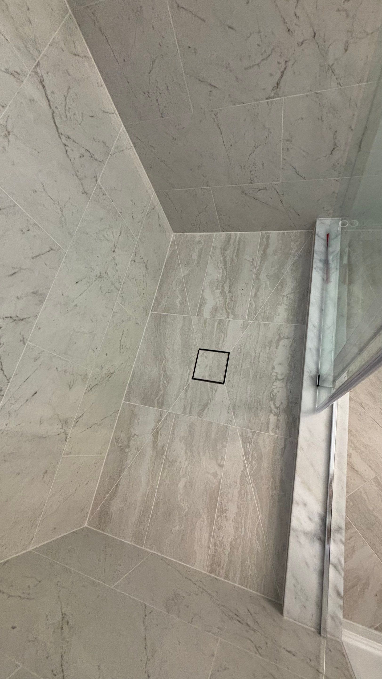 Two bathrooms renovation (hallway and master bathroom) by Prudencio