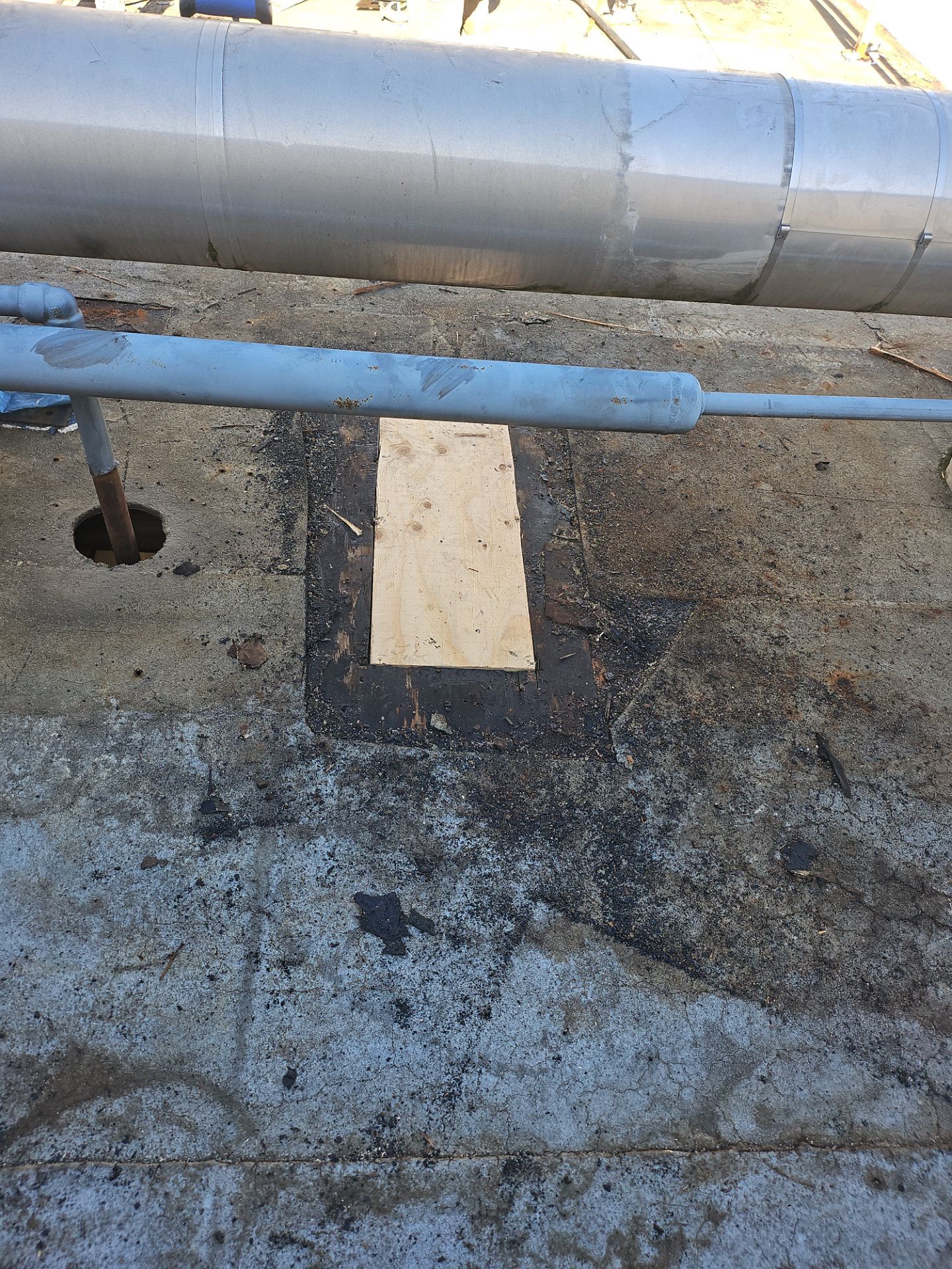 TPO single-ply roofing system using GAF Single-ply TPO 60 mil with 1.5 inch ISO board insulation by Straight Edge Roofing Inc
