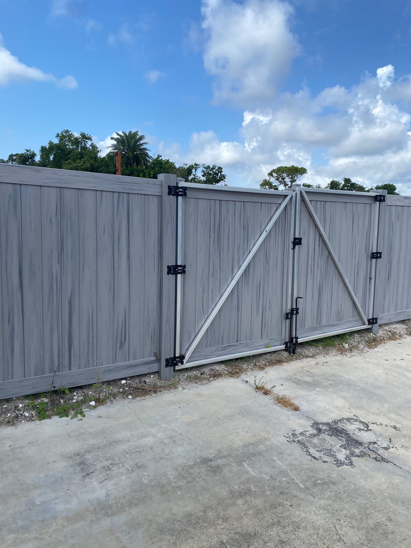 980 Cattlemen Rd  by H&Y Fence