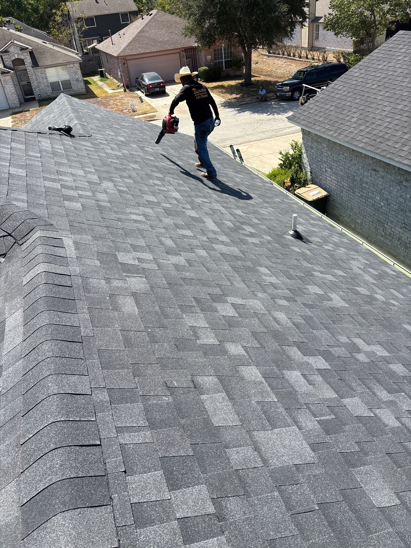 Owens Corning Oakridge Architectural Shingles - Onyx Black by DeZign Roofing & Exteriors