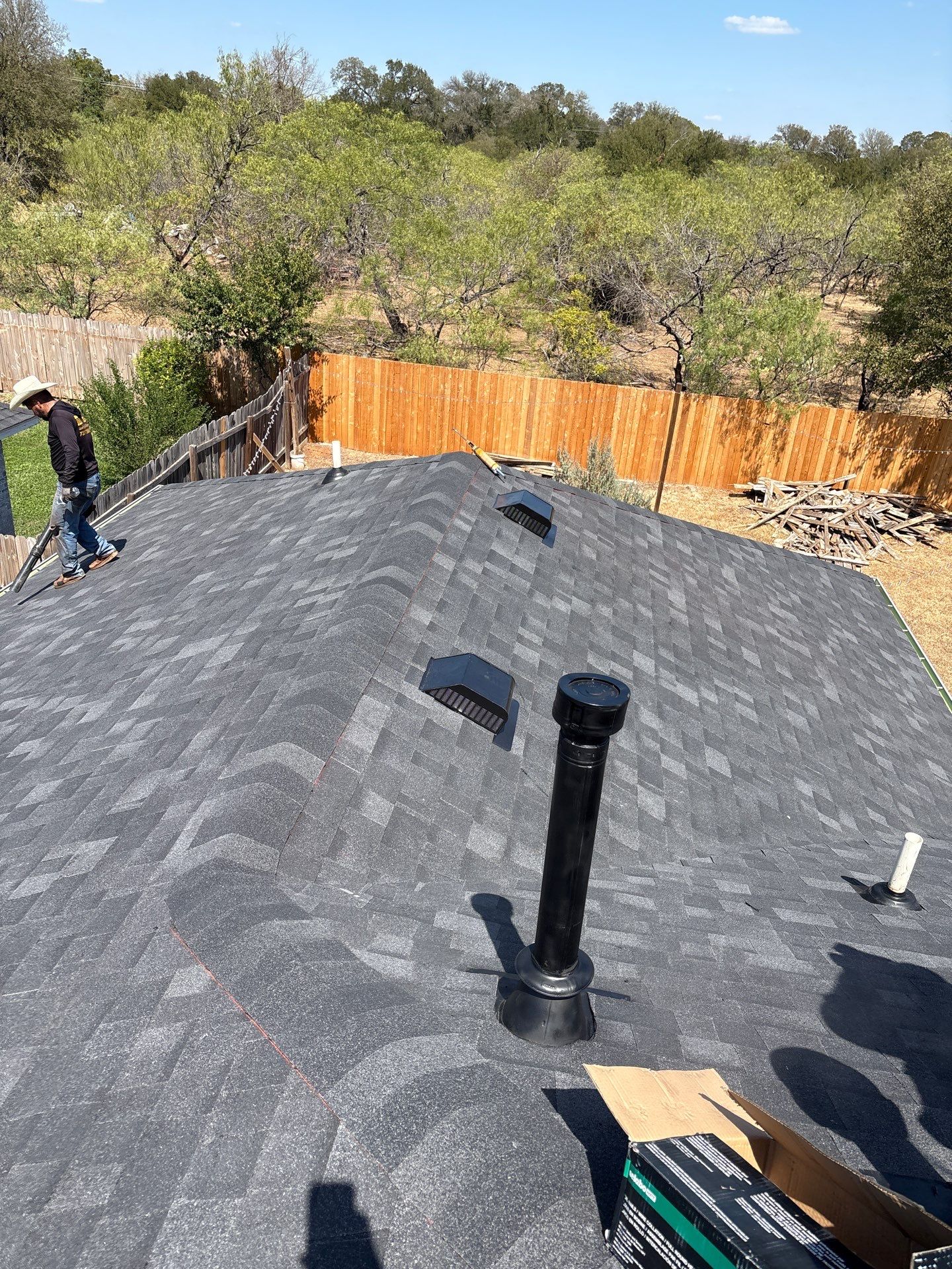 Owens Corning Oakridge Architectural Shingles - Onyx Black by DeZign Roofing & Exteriors