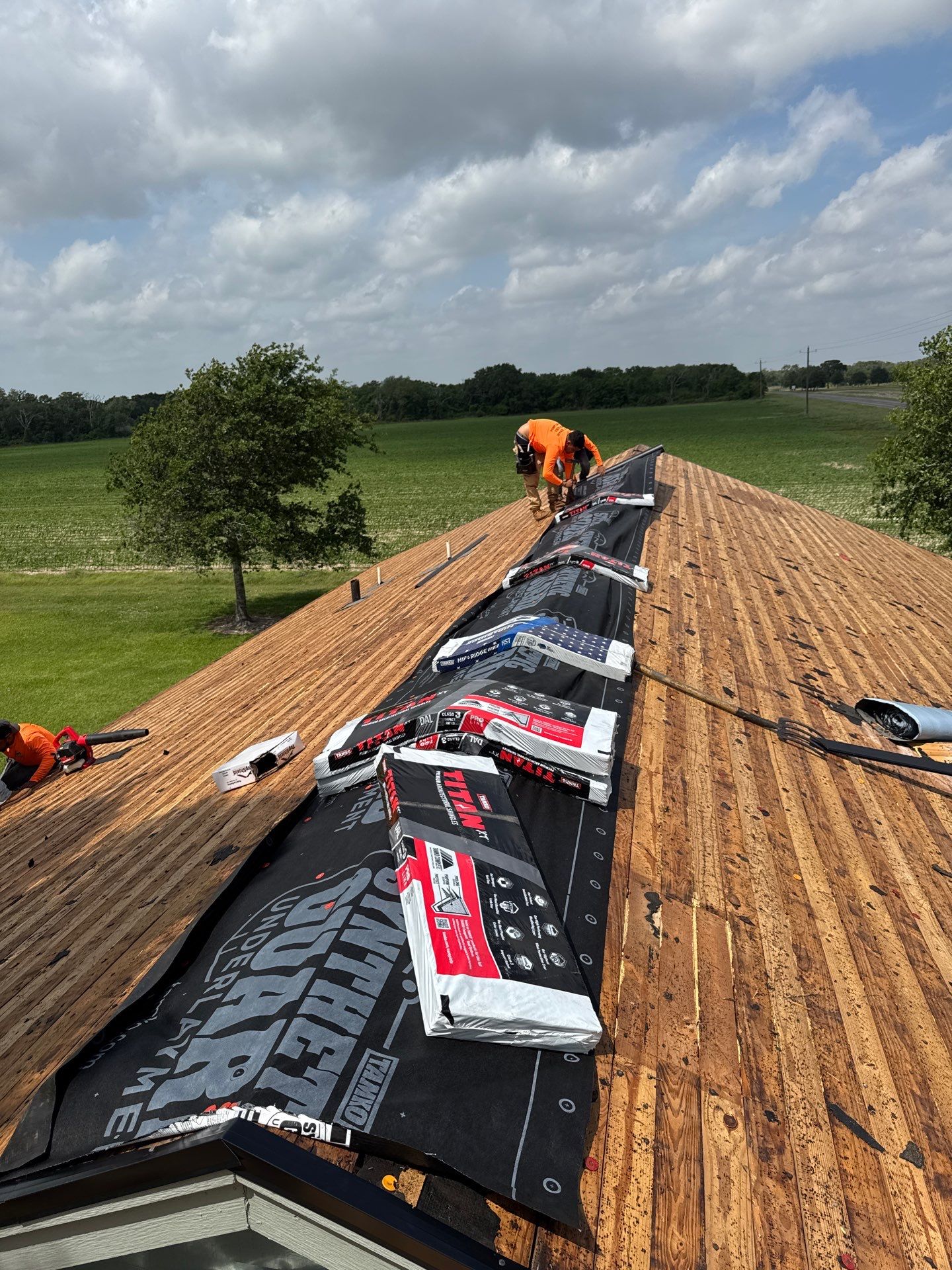 Roof Replacement louise by Roof Repair Company