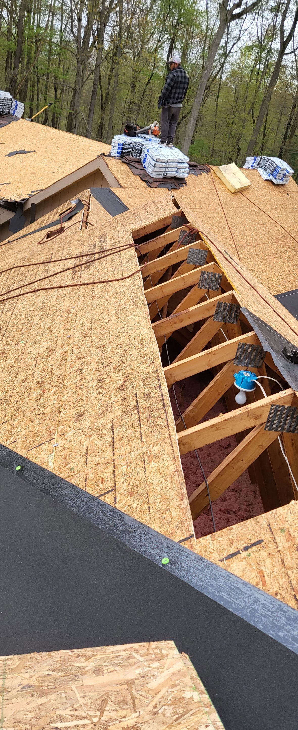 Brand: Atlas Pinnacle Color: Pristine Scotchgard Black Drip: Black by Eagle Eye Roofing