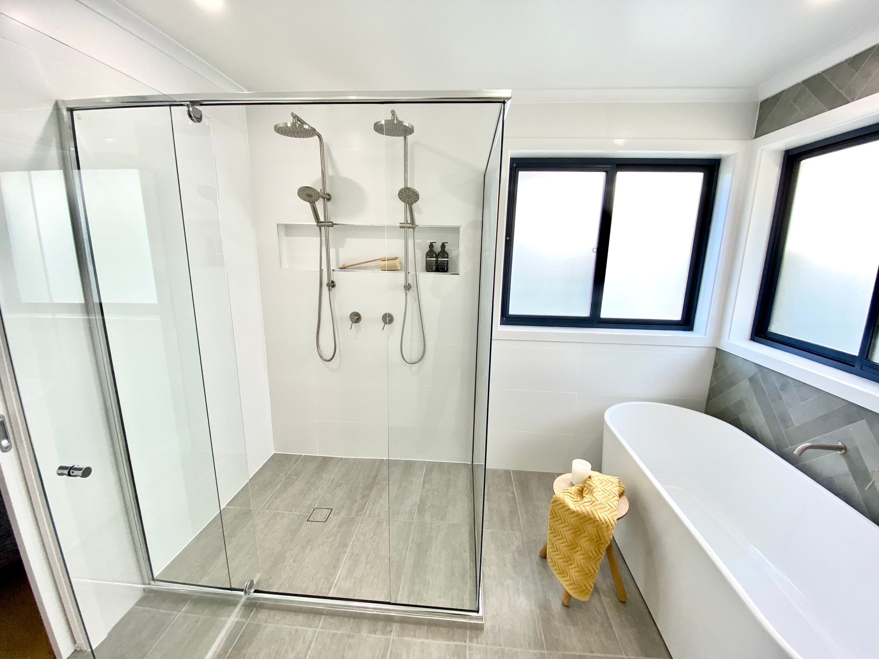 Large Ensuite Renovation by Re-seal Bathrooms