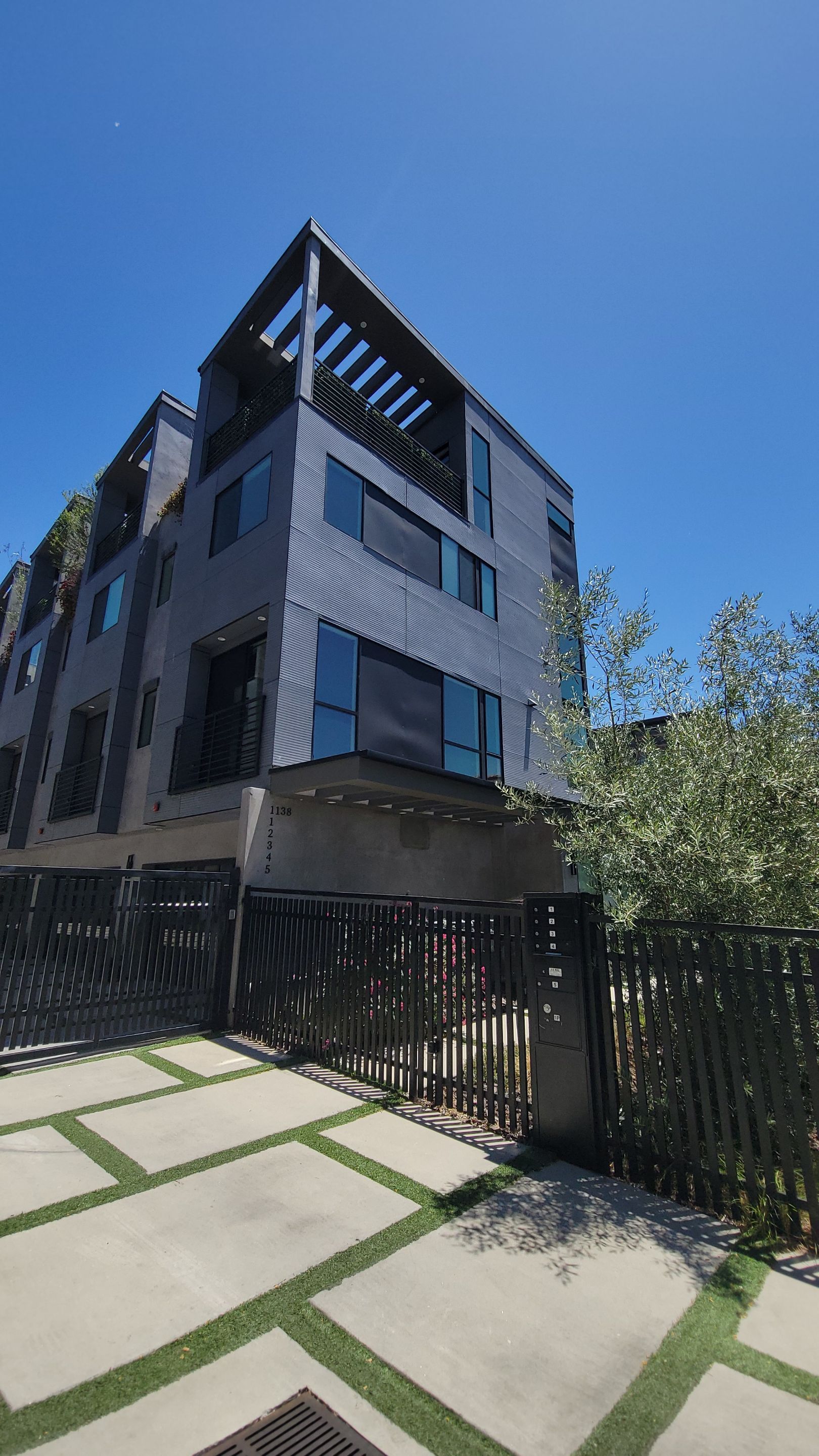 Rolling Suds of Hollywood-West Beverly Hills featured photo.