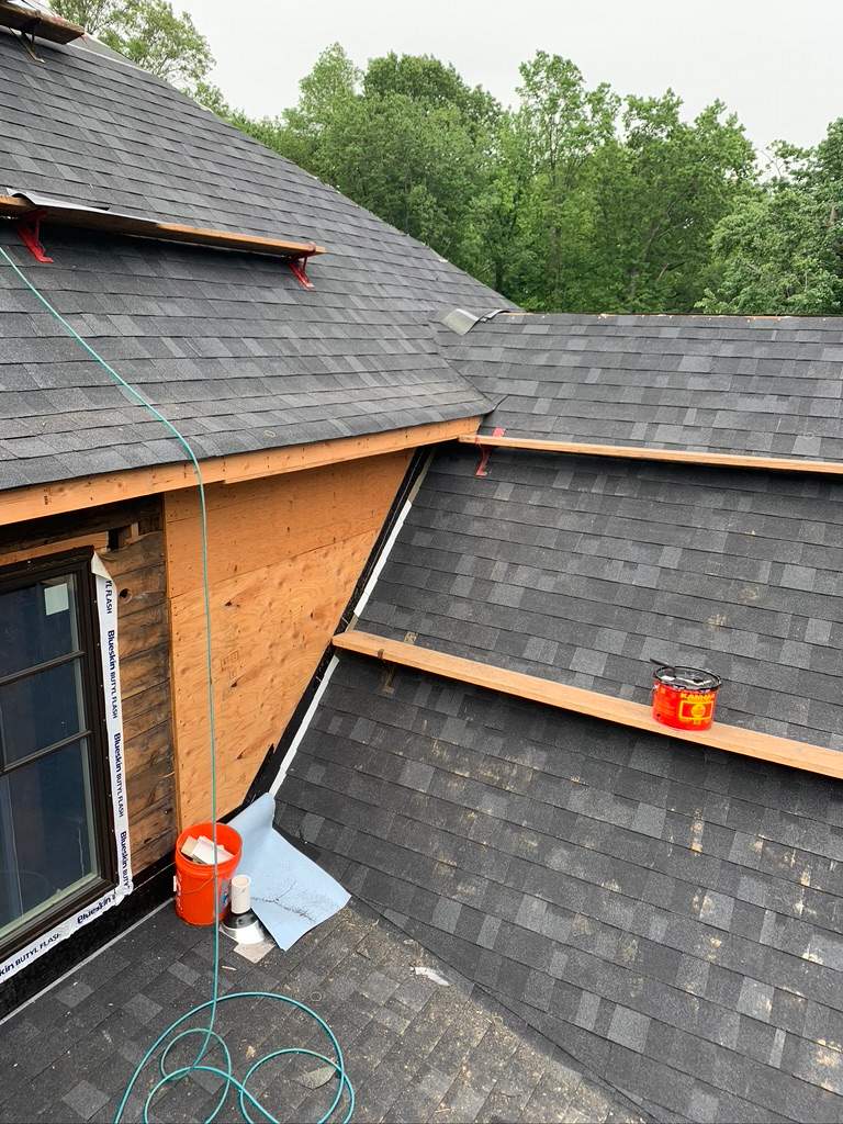 Roof, skylights, soffits and gutters. by Nisi Home Improvement
