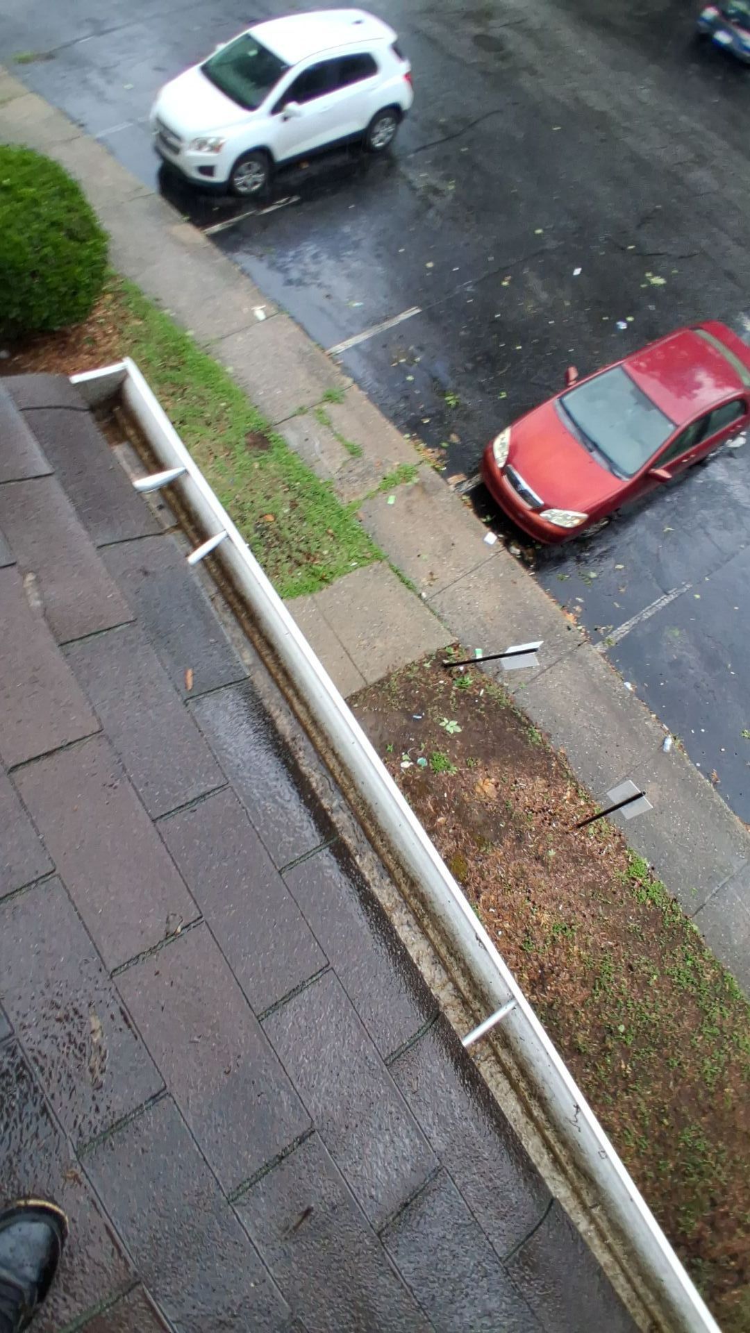 HOA gutter cleaning after photo.