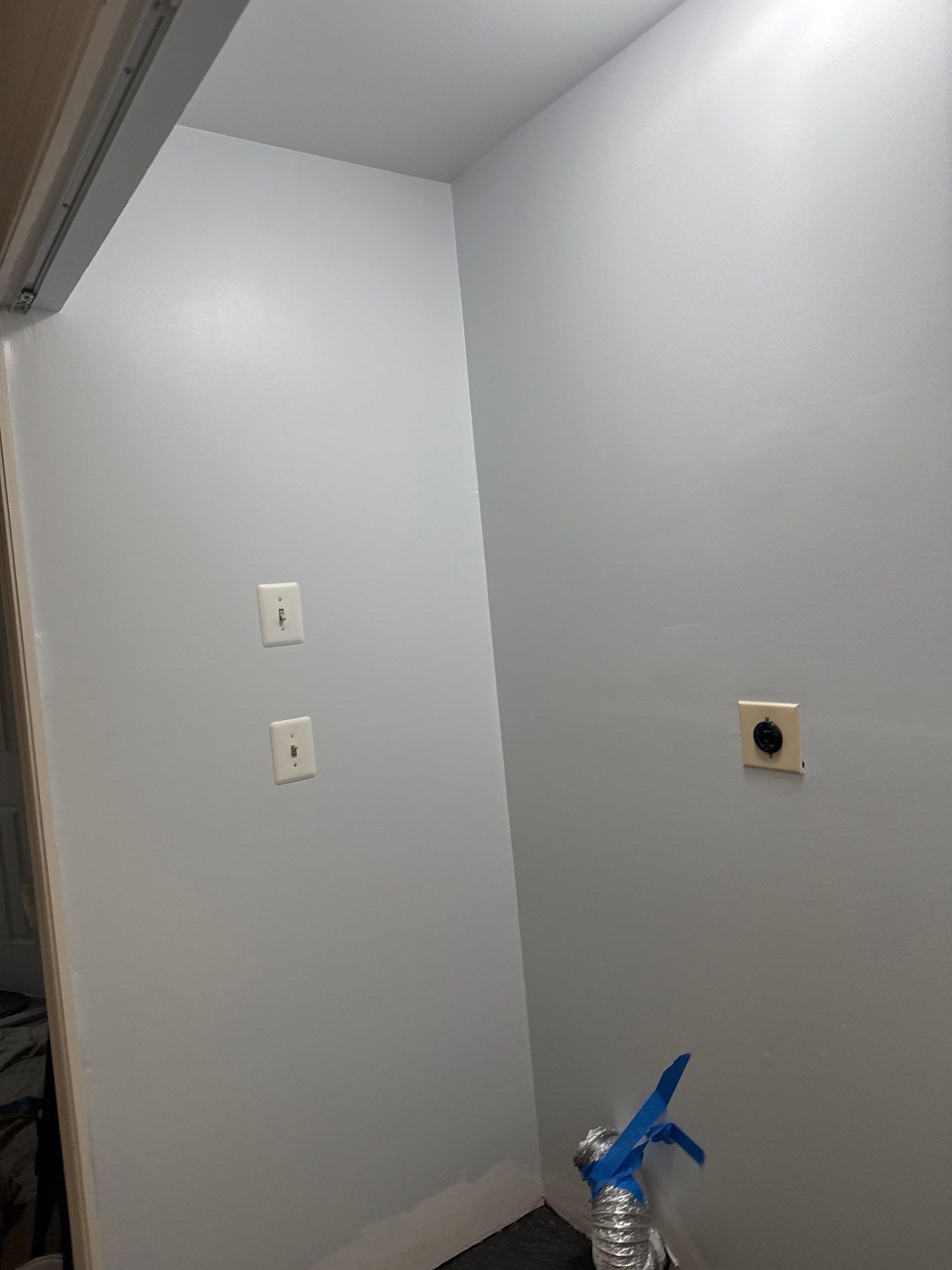 LAUNDRY AND HALLWAY REMODELING using Sherwin Williams  by La Bendicion Contruction Llc