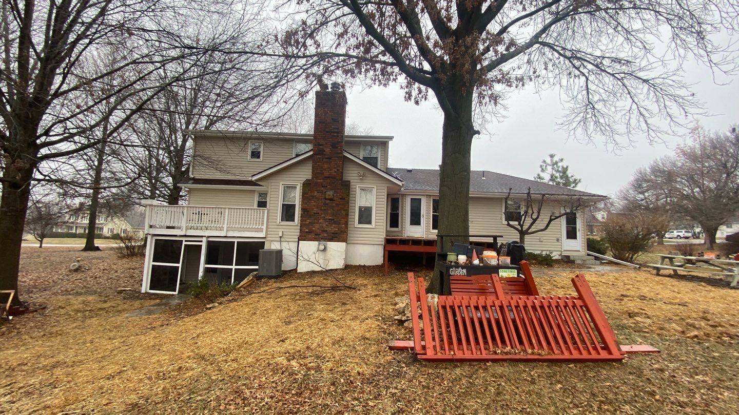 Siding Installation using Exterior Portfolio Vinyl Siding in Raymore Mo  by EEC  Windows, Siding & Roofing 