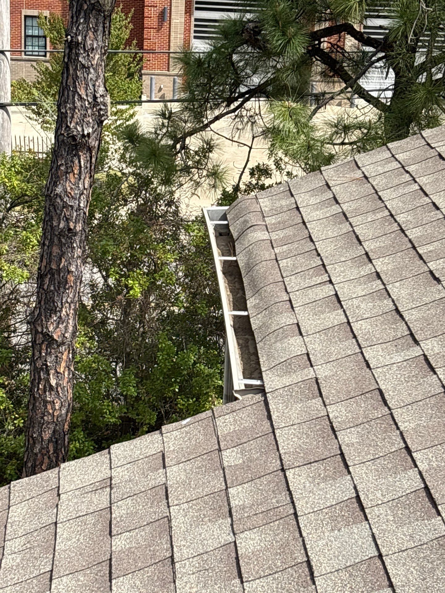 Commercial gutter cleaning Memphis, TN after photo with clean gutters