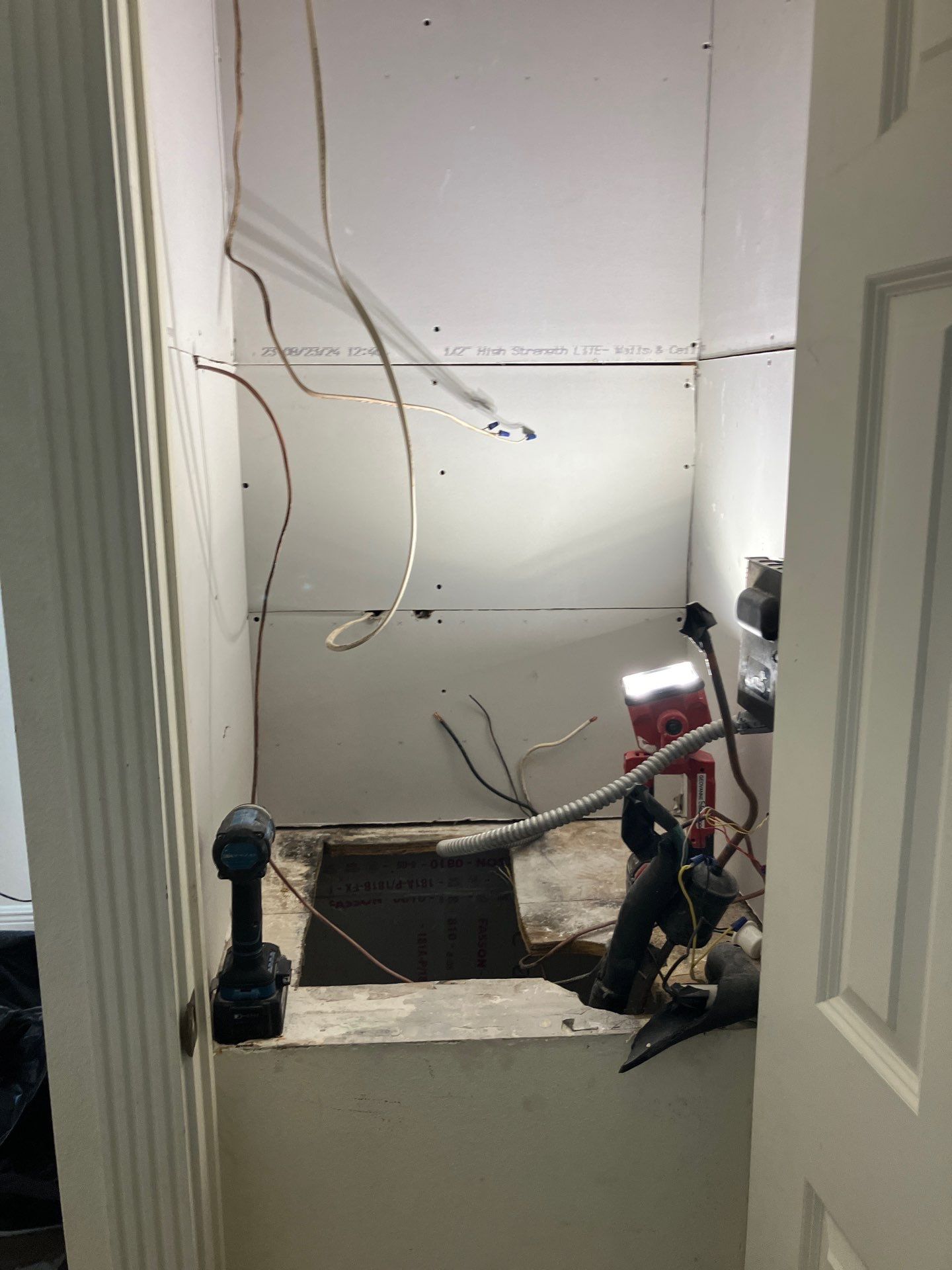 Holmes Beach AC Mold Deep Cleaning by Ampm Restoration Services 