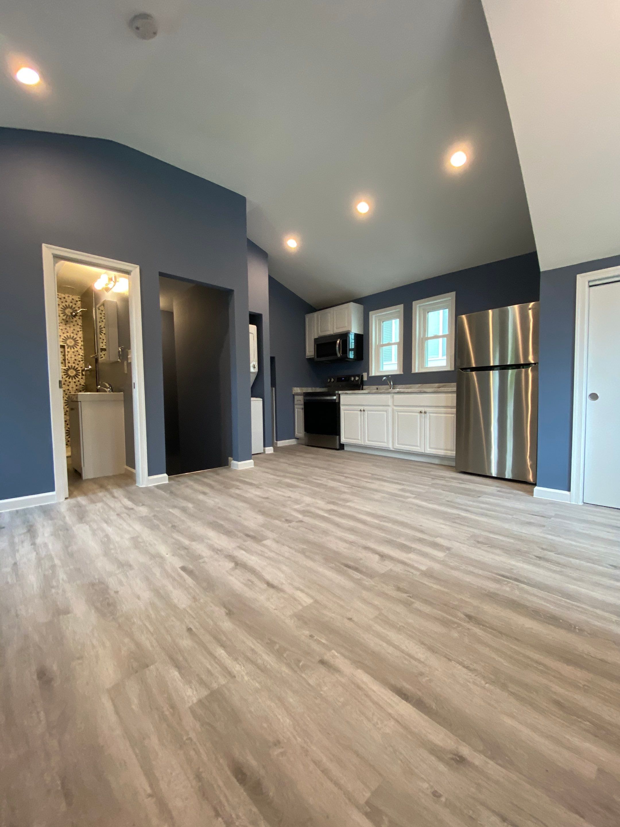 build car garage and efisienci room  using new construction by Jesus Master Handyman LLC 