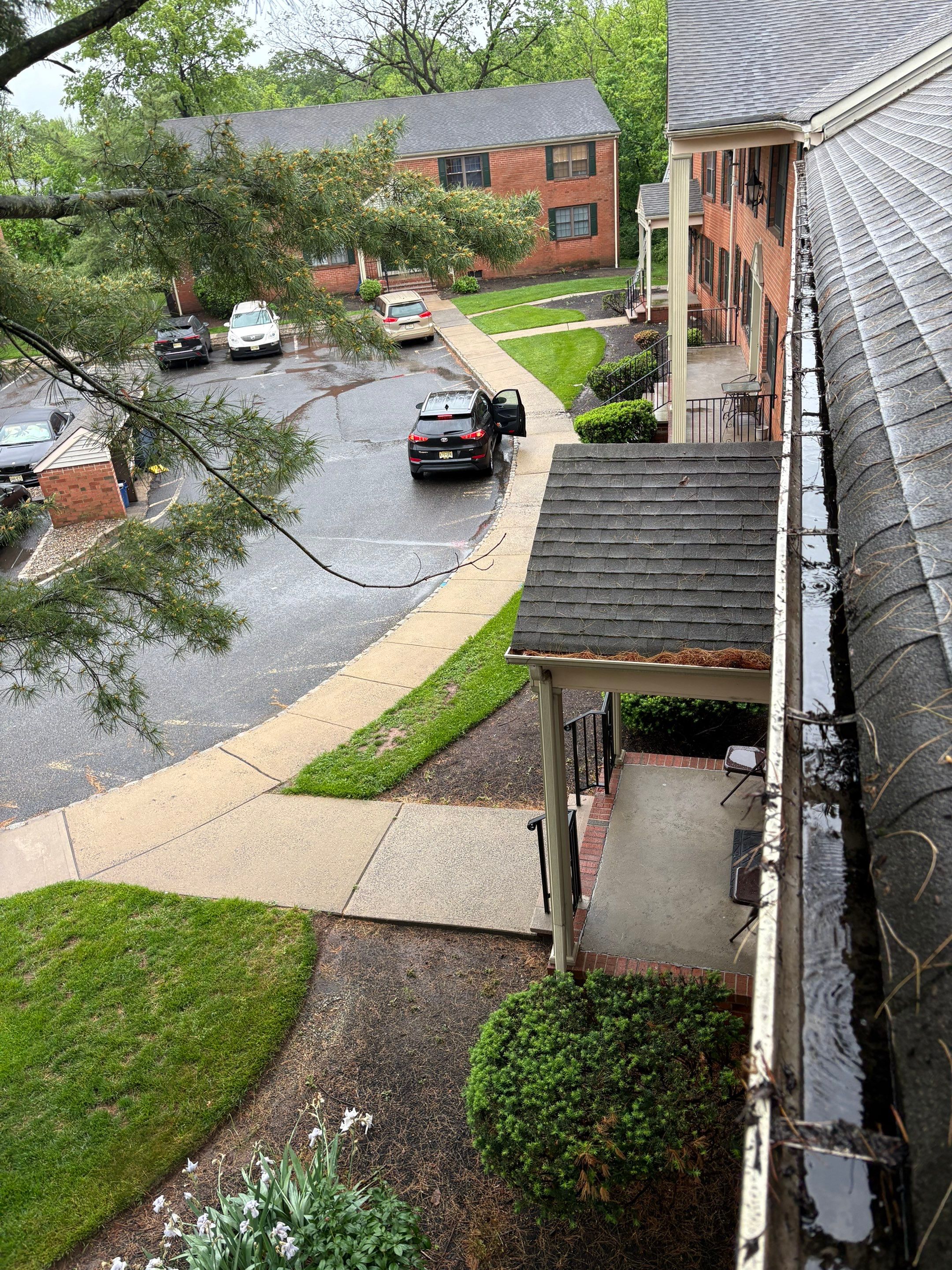 Commercial gutter cleaning Newark after photo with clean gutters