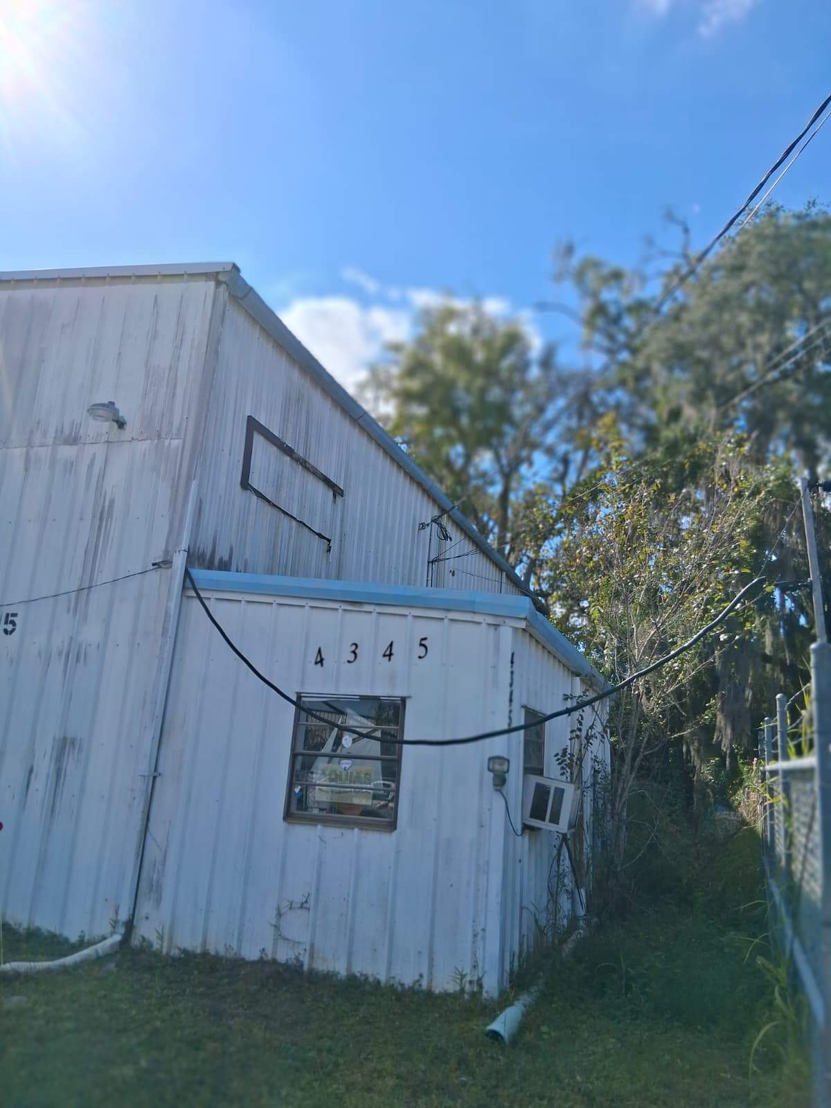 Clean Gutters and Seal Seams in Lakeland FL by Gutter Professors