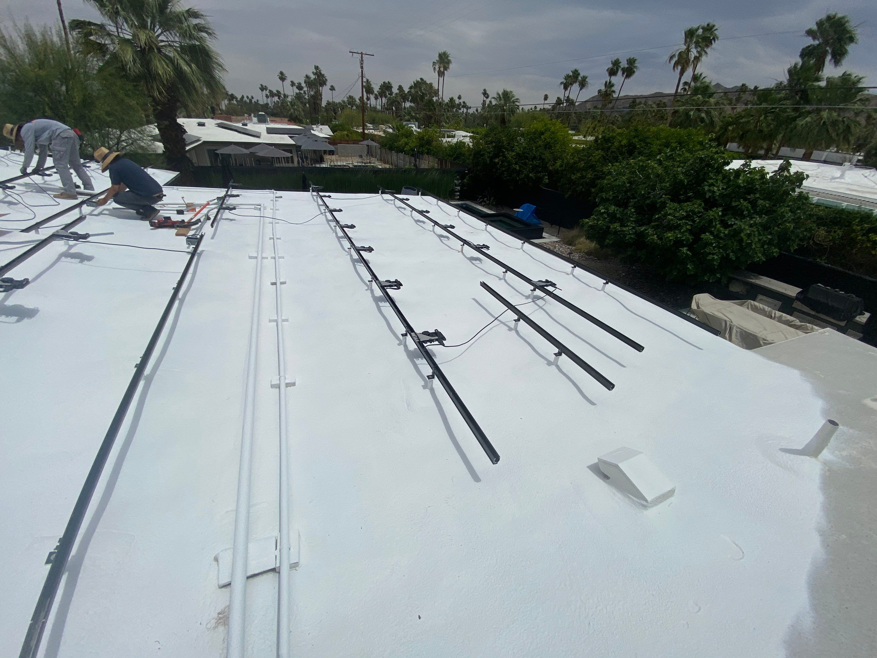 Palm Springs: Mid-Century Home by Goat Solar Inc. 