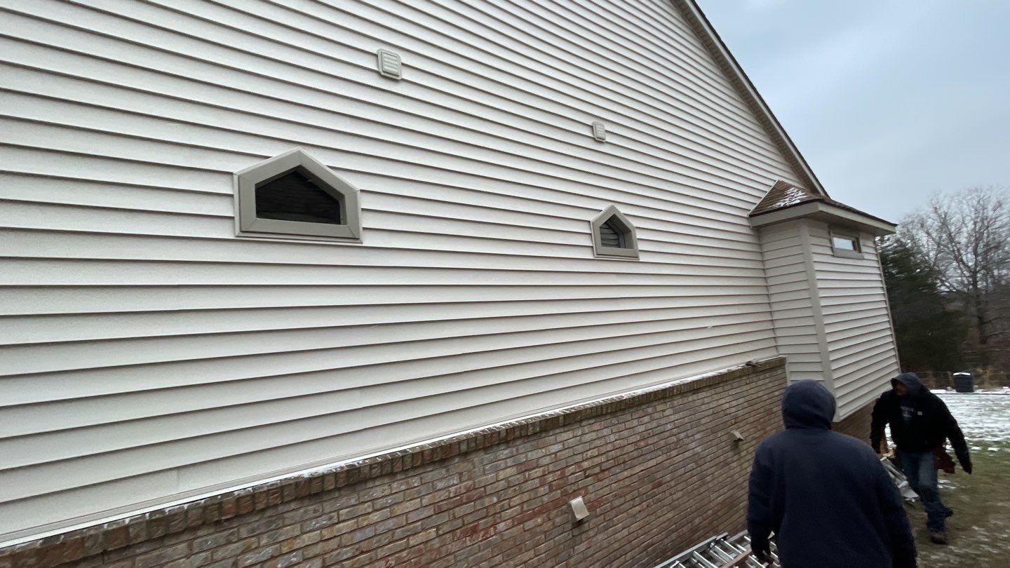Siding Replacement using CertainTeed Restoration Classic D5 by 180 Contractors
