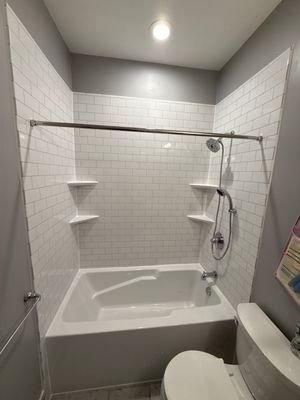 Soaker tub with arm rests...