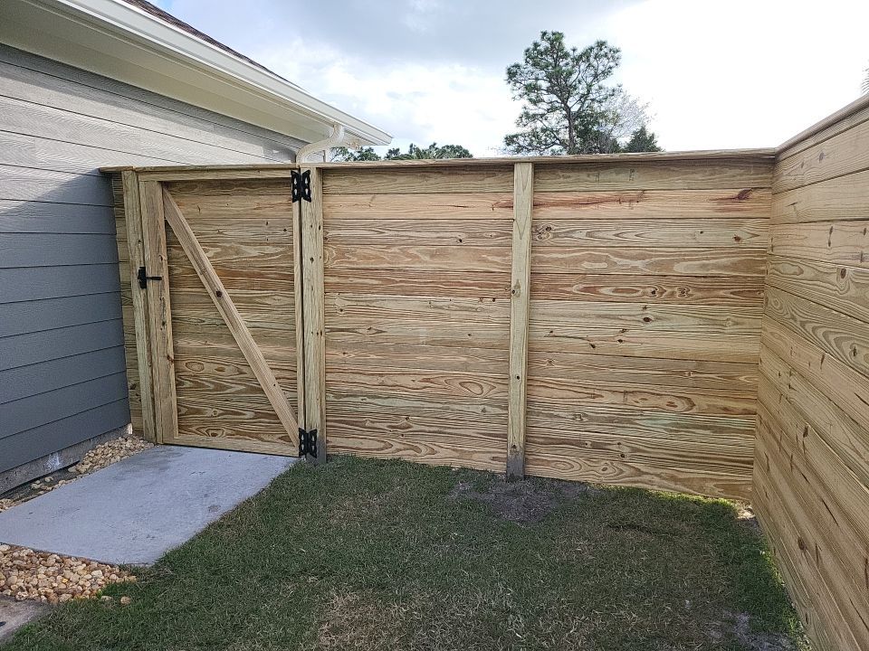 You can never go wrong with Horizontal by Hip Square Fence Inc.