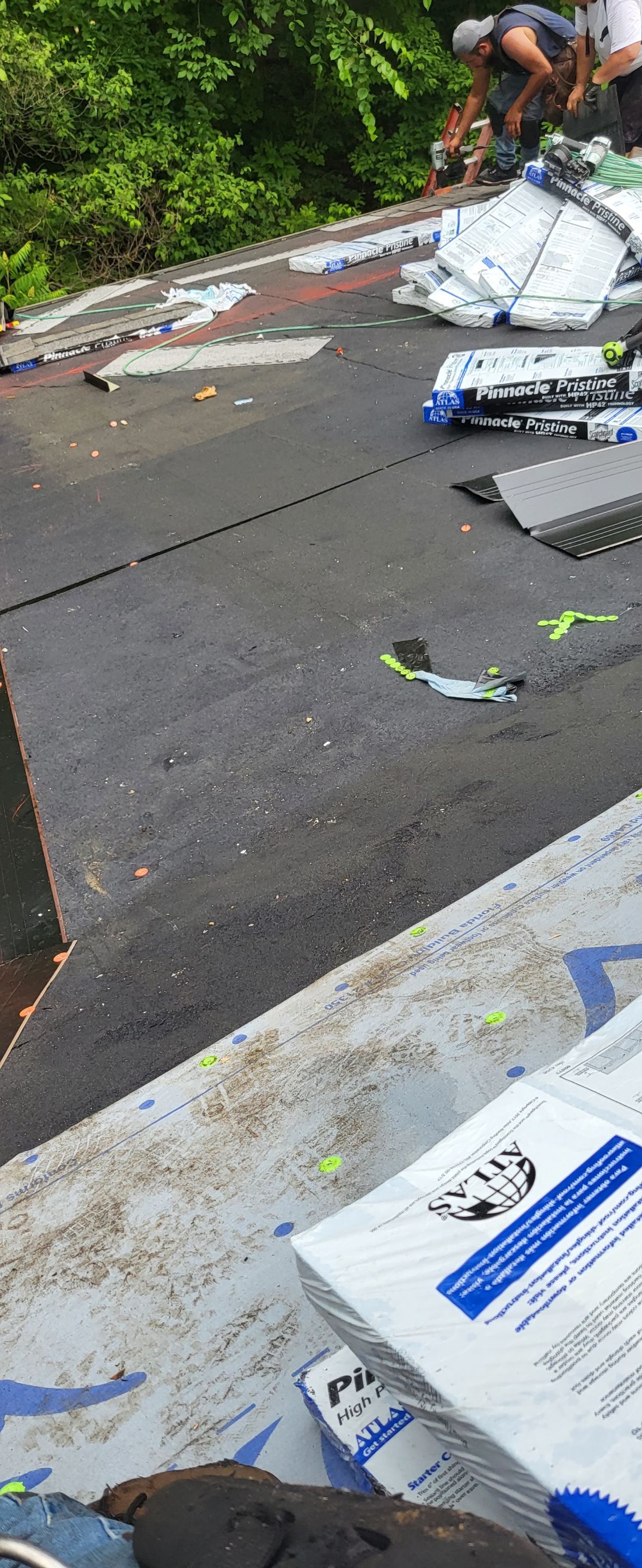 ATLAS PINNACLE HP W/SCOTCHGARD COLOR: WEATHERED WOOD by Eagle Eye Roofing