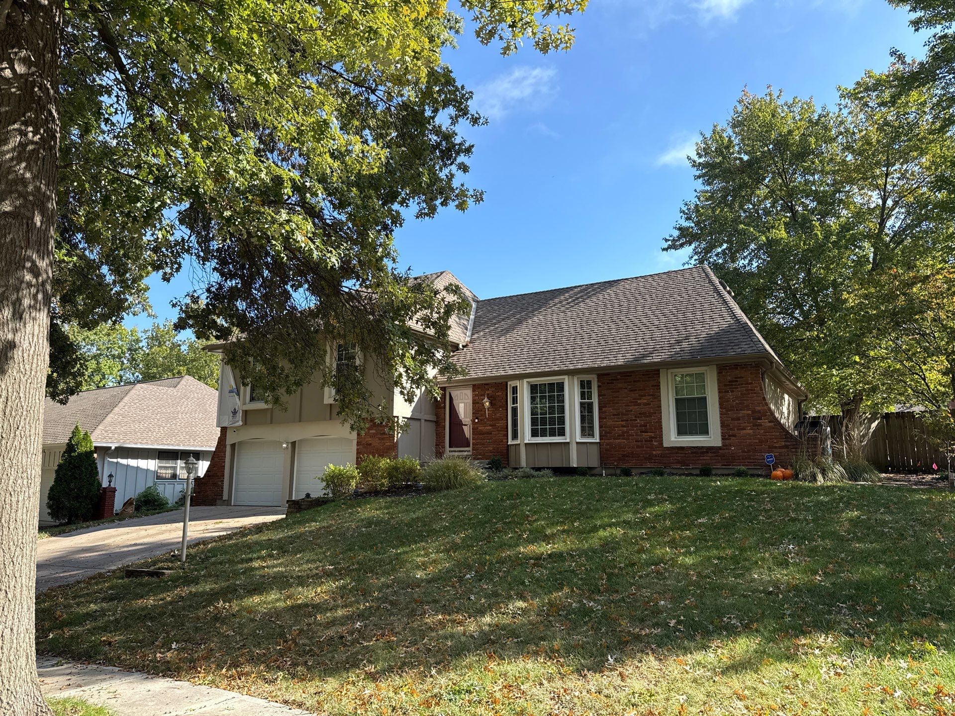 Complete Kansas City Exterior Remodel With IKO Roofing and Craneboard Siding by EEC Windows, Siding & Roofing
