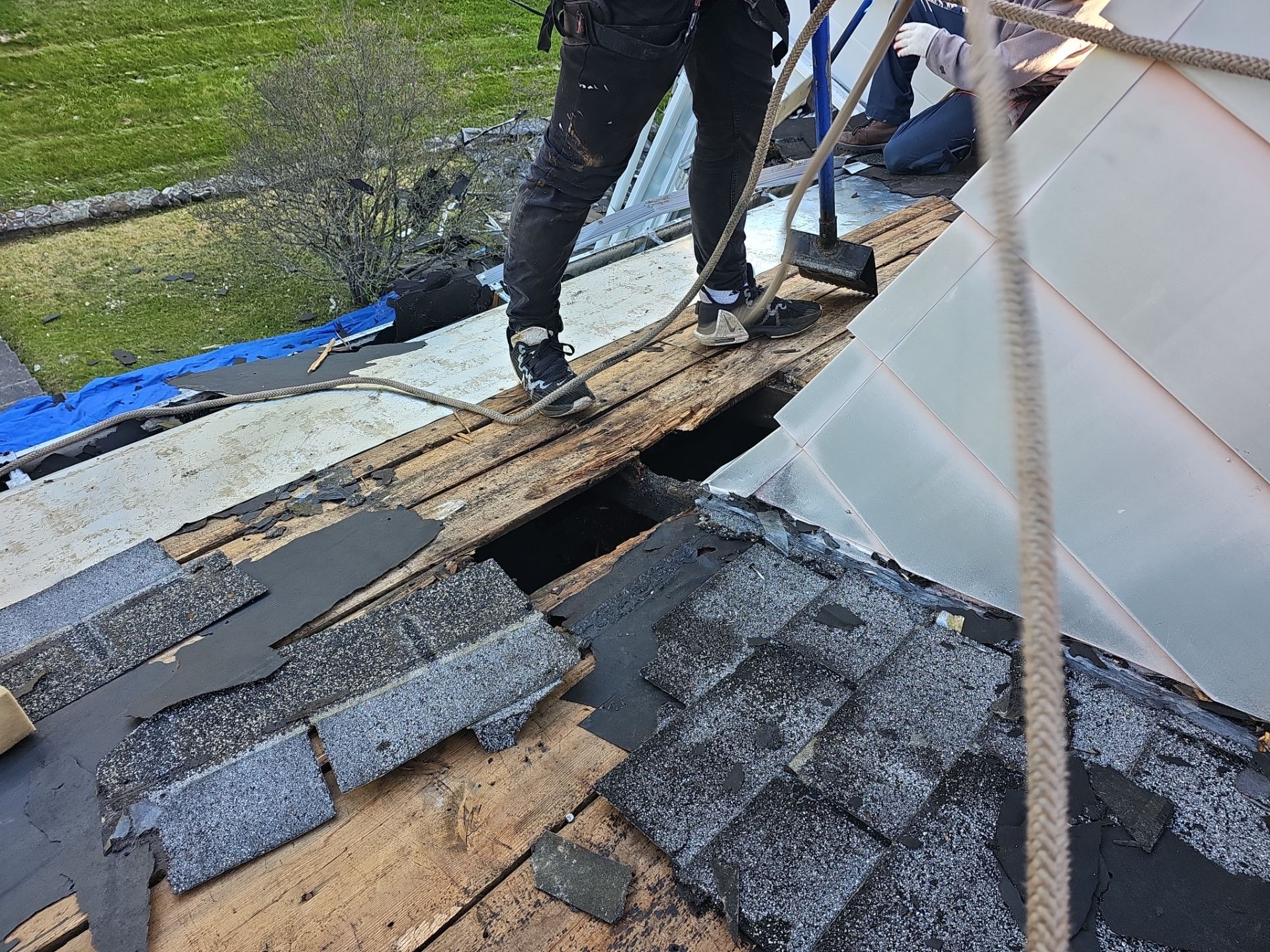 Roof Replacement Landmark PRO Charcoal Black by Winchester Roofing
